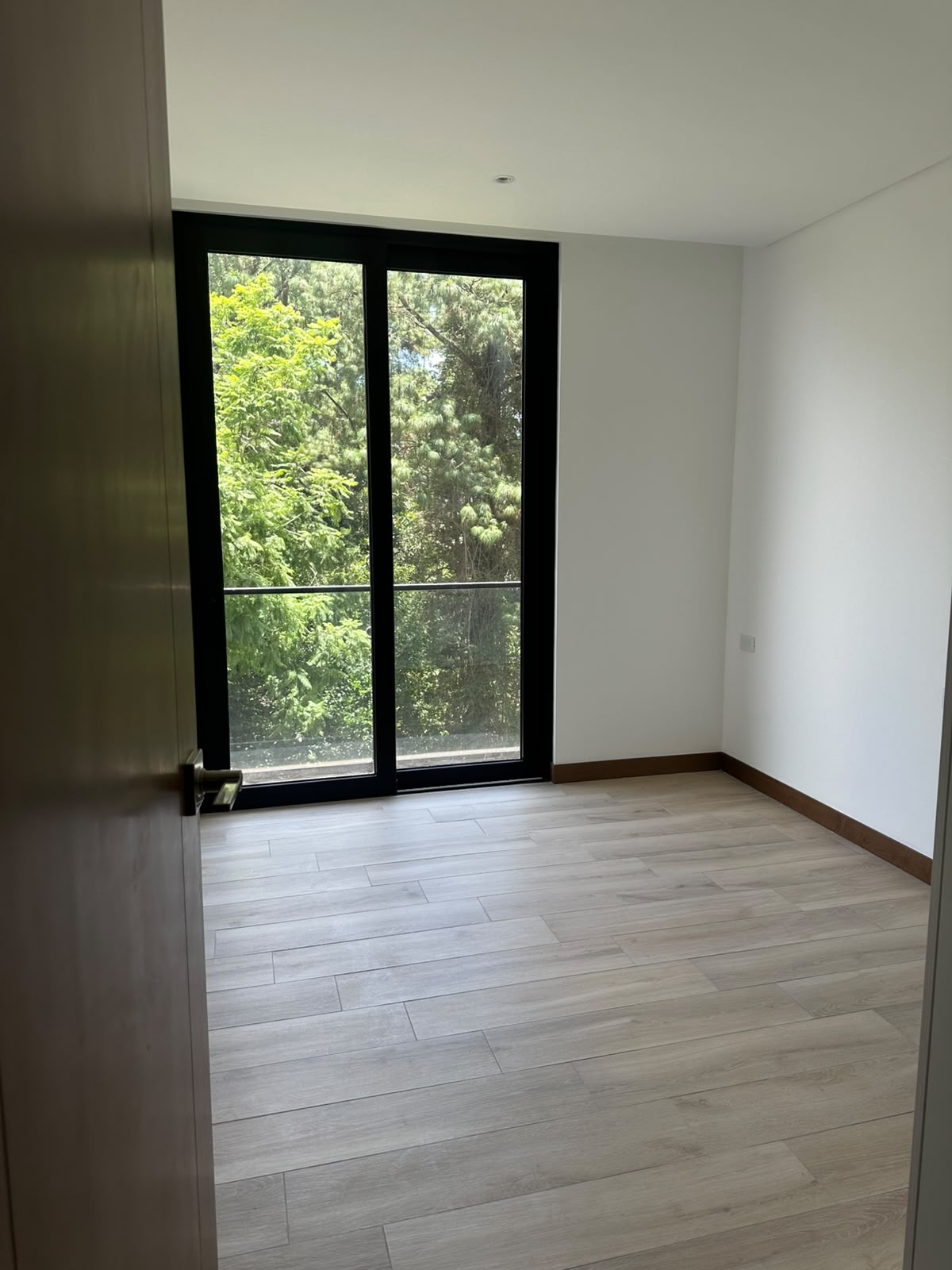 Apartamento en Alquiler Edificio Ferré Diez, zona 10 - Image 2