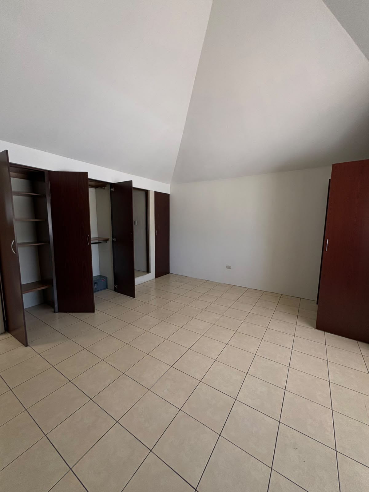 Casa en Alquiler Jardines de San Isidro, zona 16 - Miniatura 19