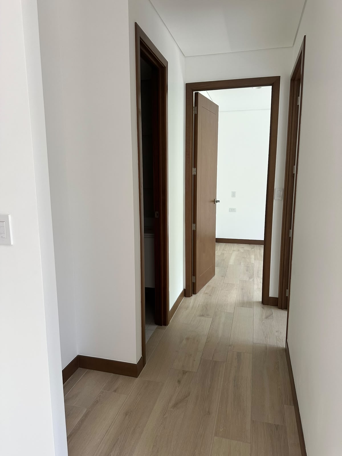 Apartamento en Alquiler Edificio Ferré Diez, zona 10 - Image 3