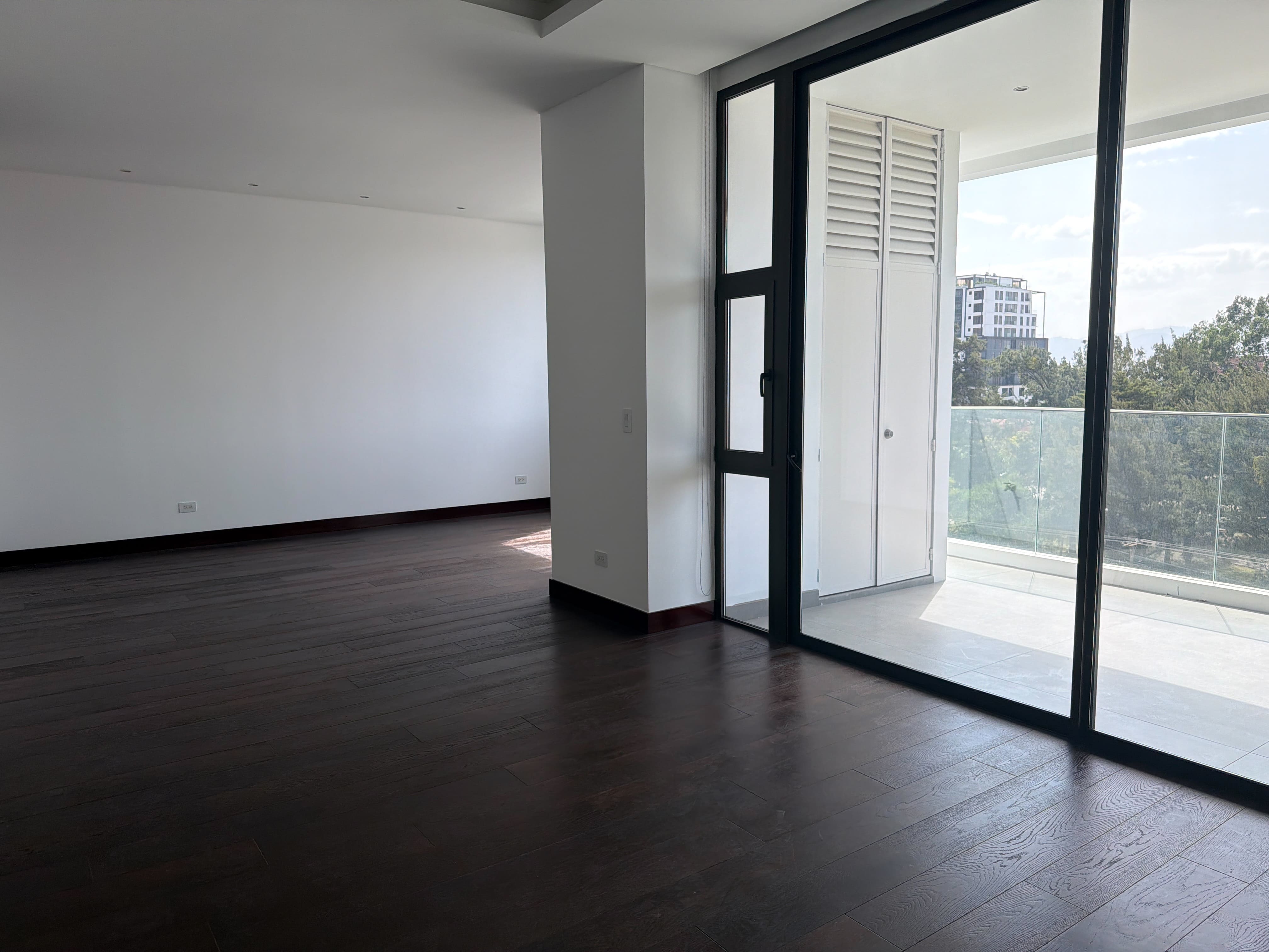 Apartamento en Venta / Alquiler Edificio Echo, zona 14 - Miniatura 2