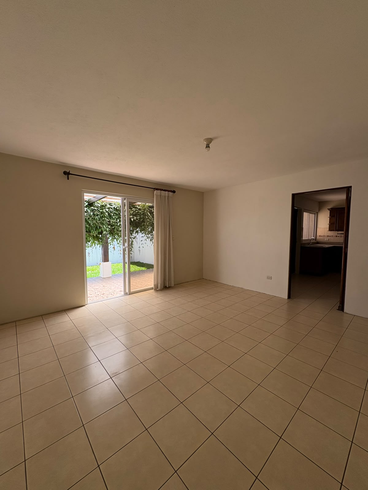 Casa en Alquiler Jardines de San Isidro, zona 16 - Miniatura 27