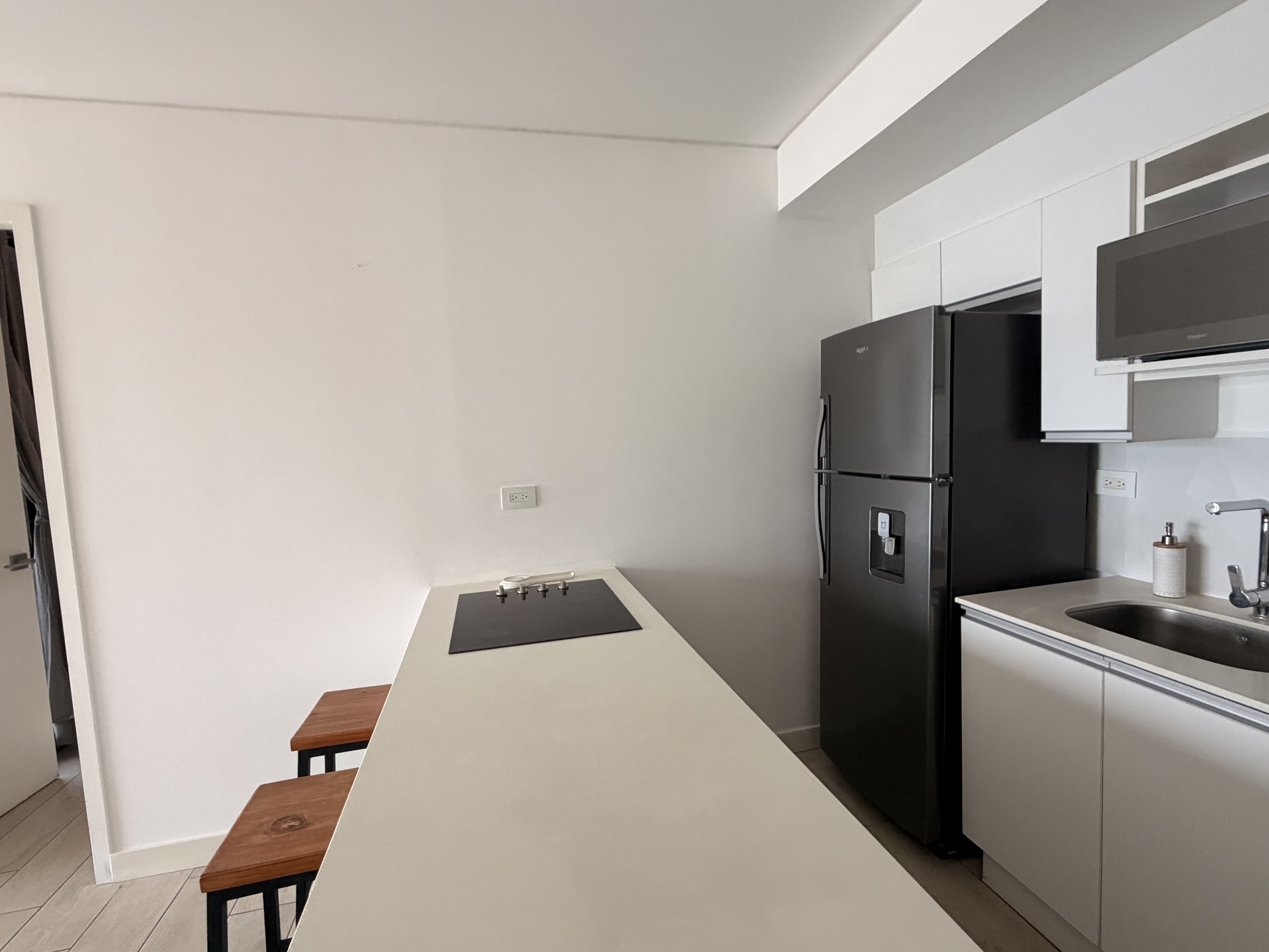 Apartamento en Alquiler Edificio Quo, zona 4 - Image 3