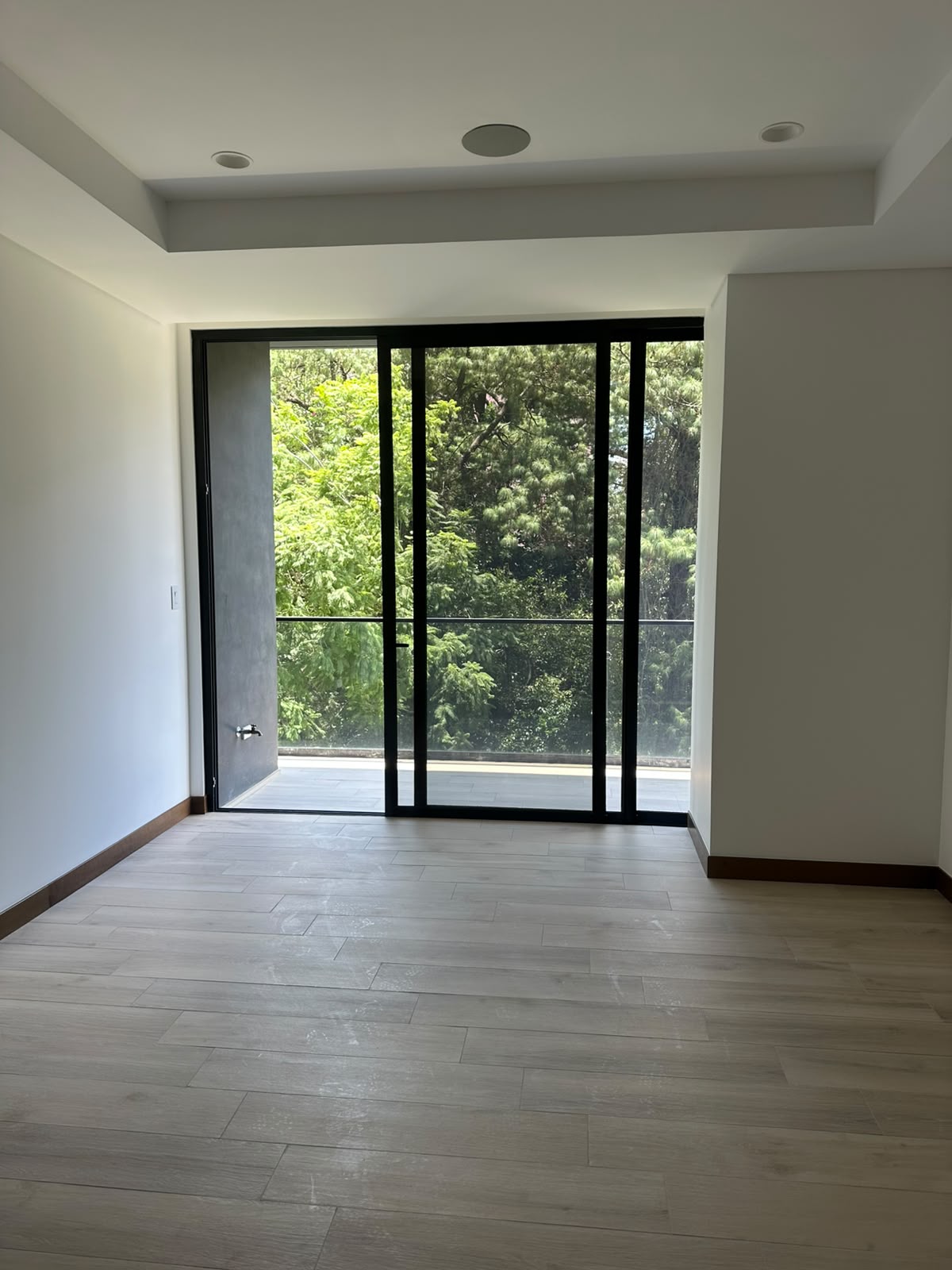 Apartamento en Alquiler Edificio Ferré Diez, zona 10 - Image 1