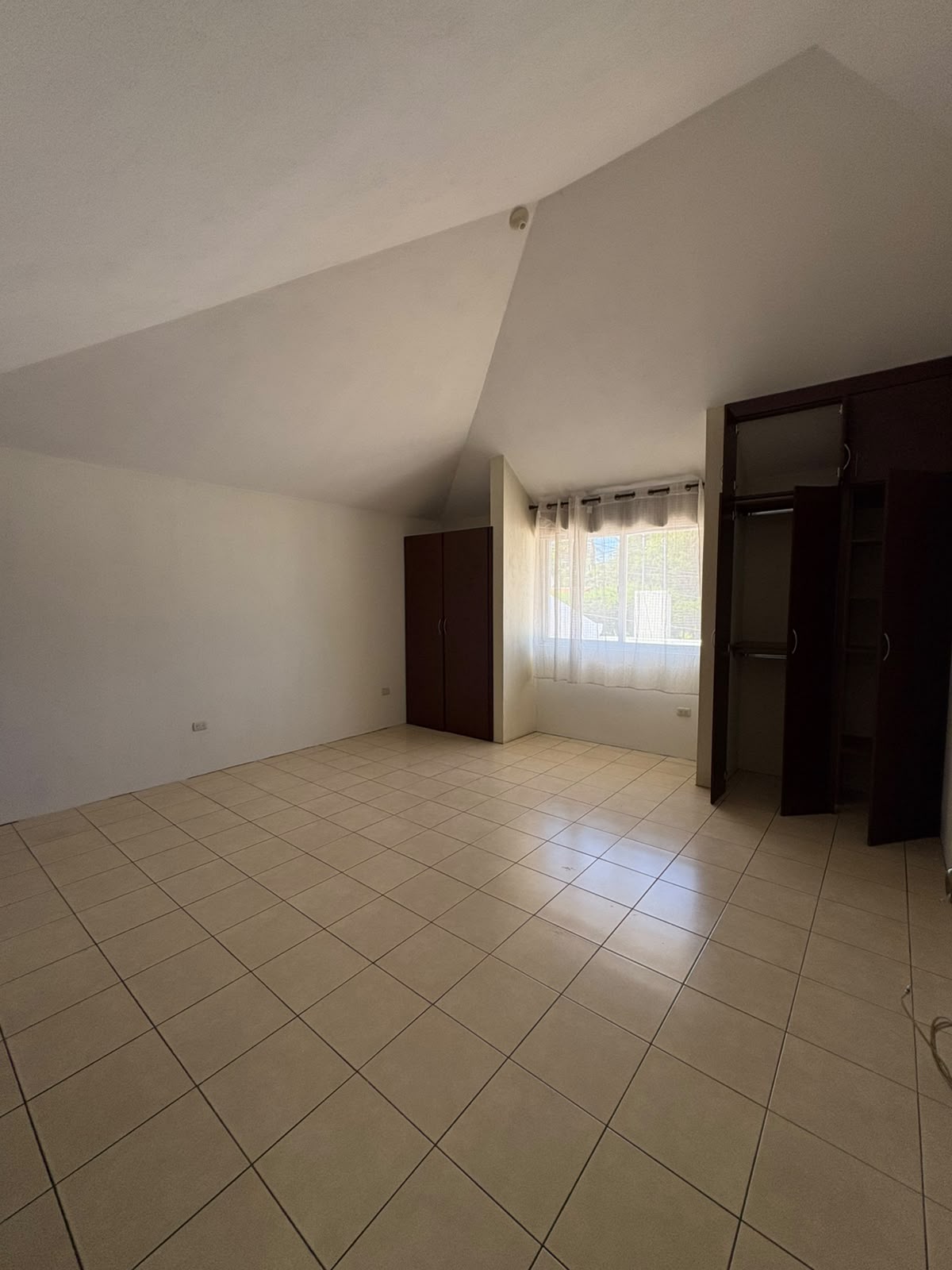 Casa en Alquiler Jardines de San Isidro, zona 16 - Miniatura 9