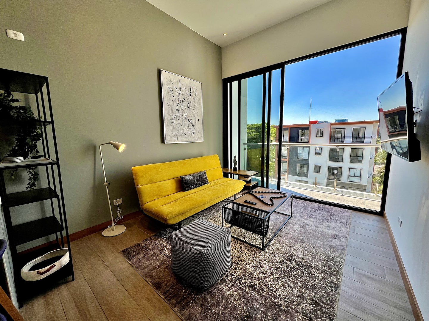 Apartamento Amueblado en Venta Edificio AOKI, zona 14 N7