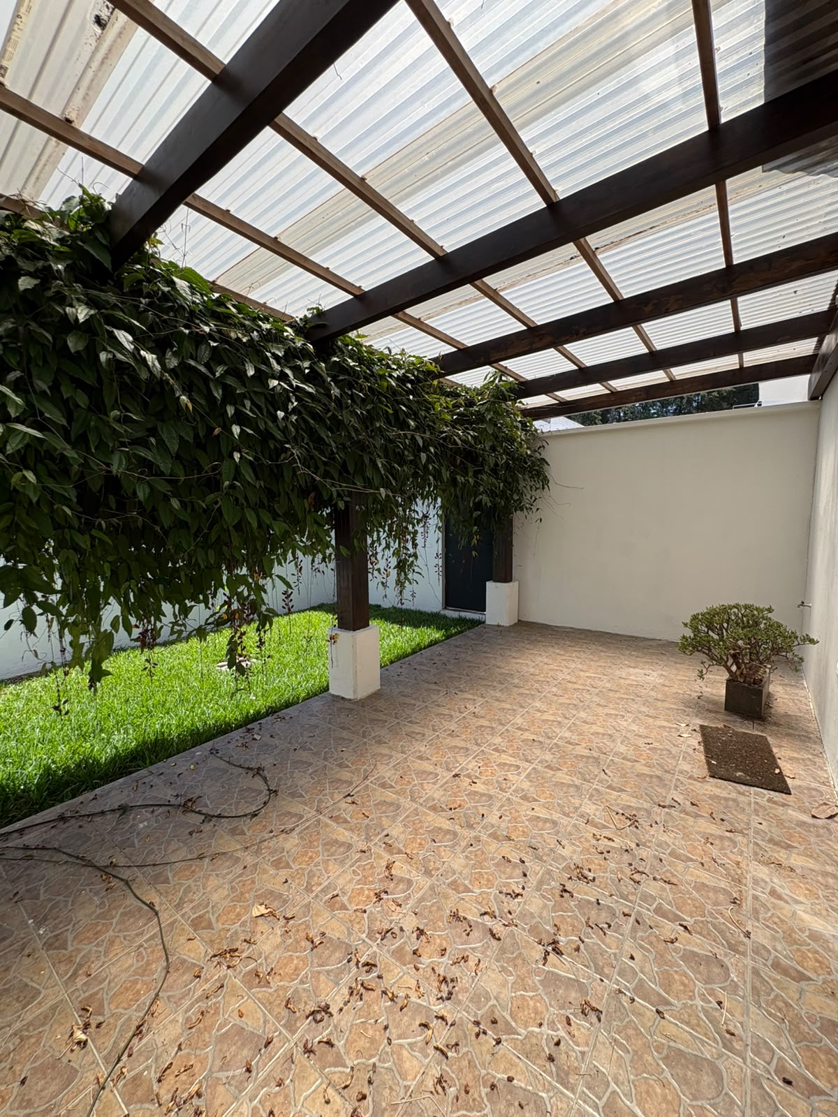 Casa en Alquiler Jardines de San Isidro, zona 16 - Image 4