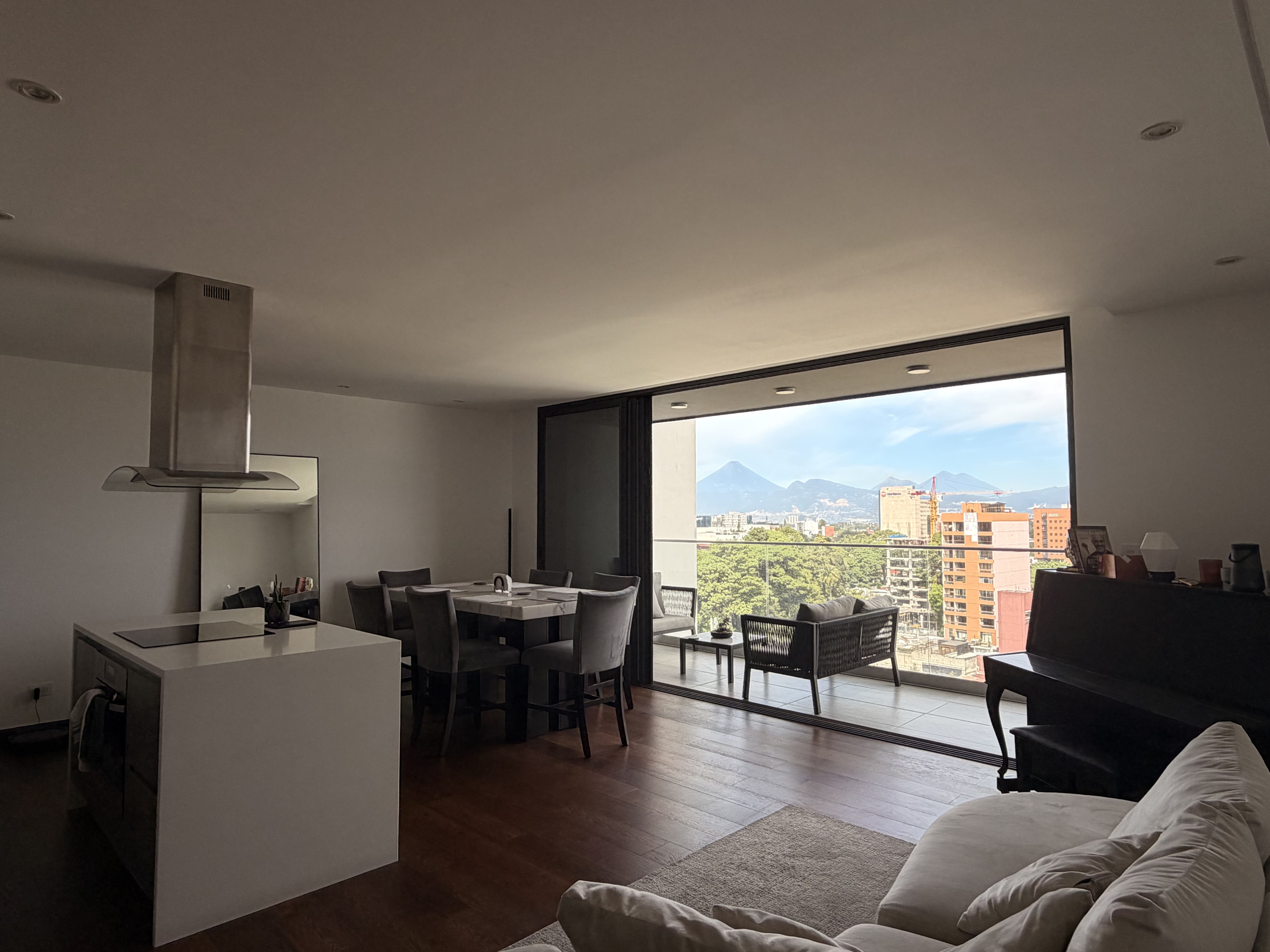Apartamento en Alquiler Edificio Vasanta, zona 10 N12 - Image 4