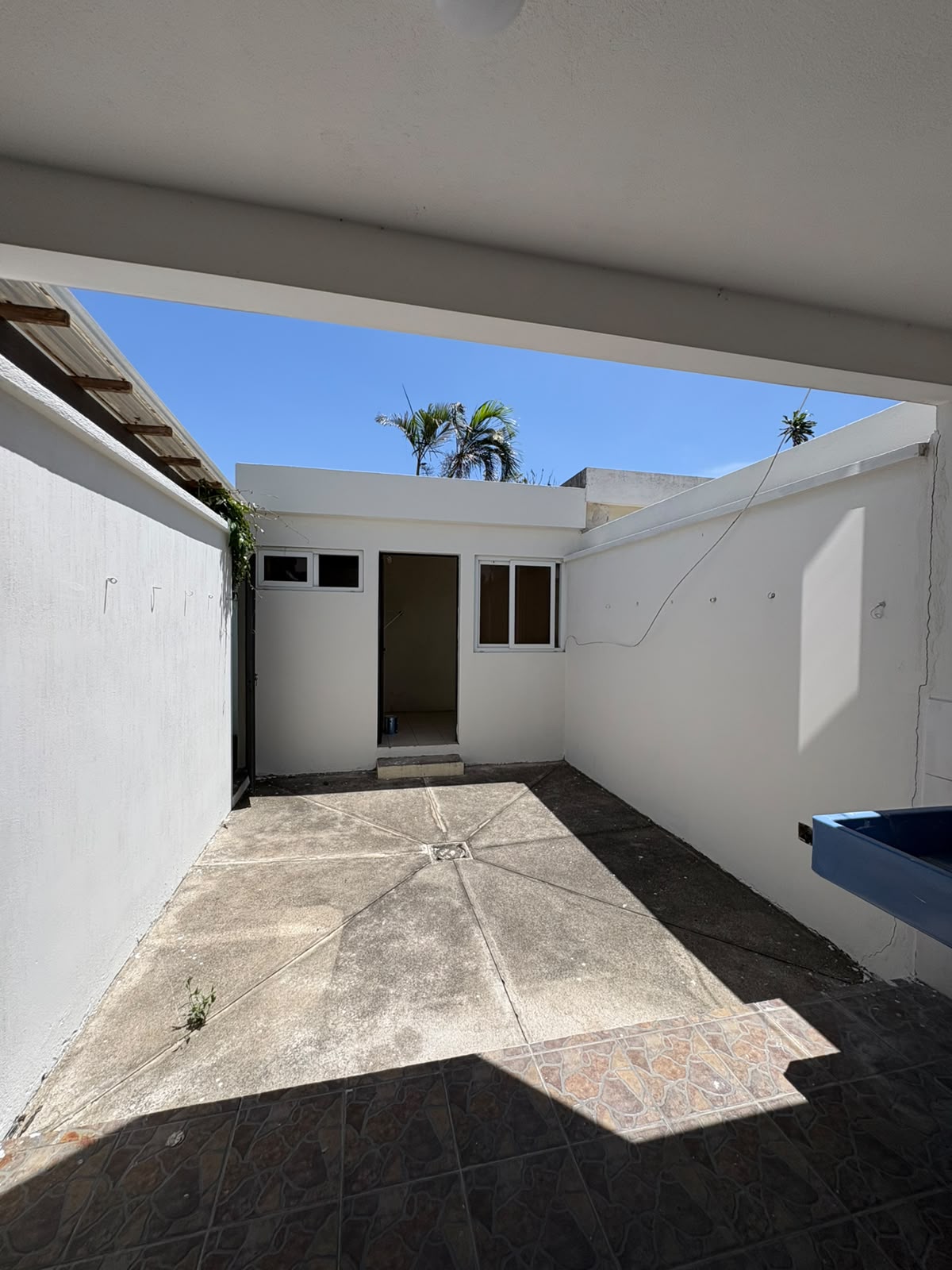 Casa en Alquiler Jardines de San Isidro, zona 16 - Image 3