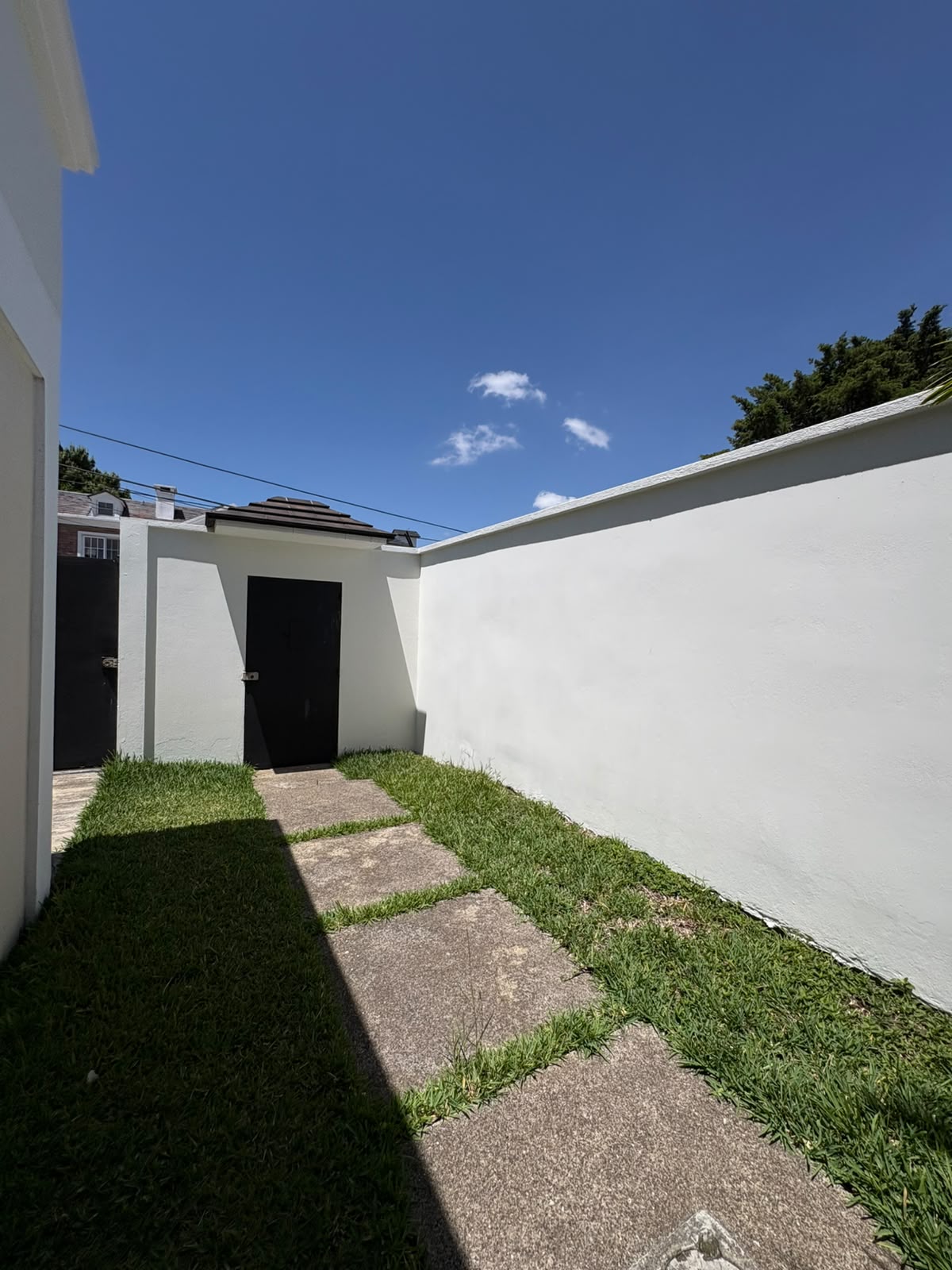 Casa en Alquiler Jardines de San Isidro, zona 16 - Image 2