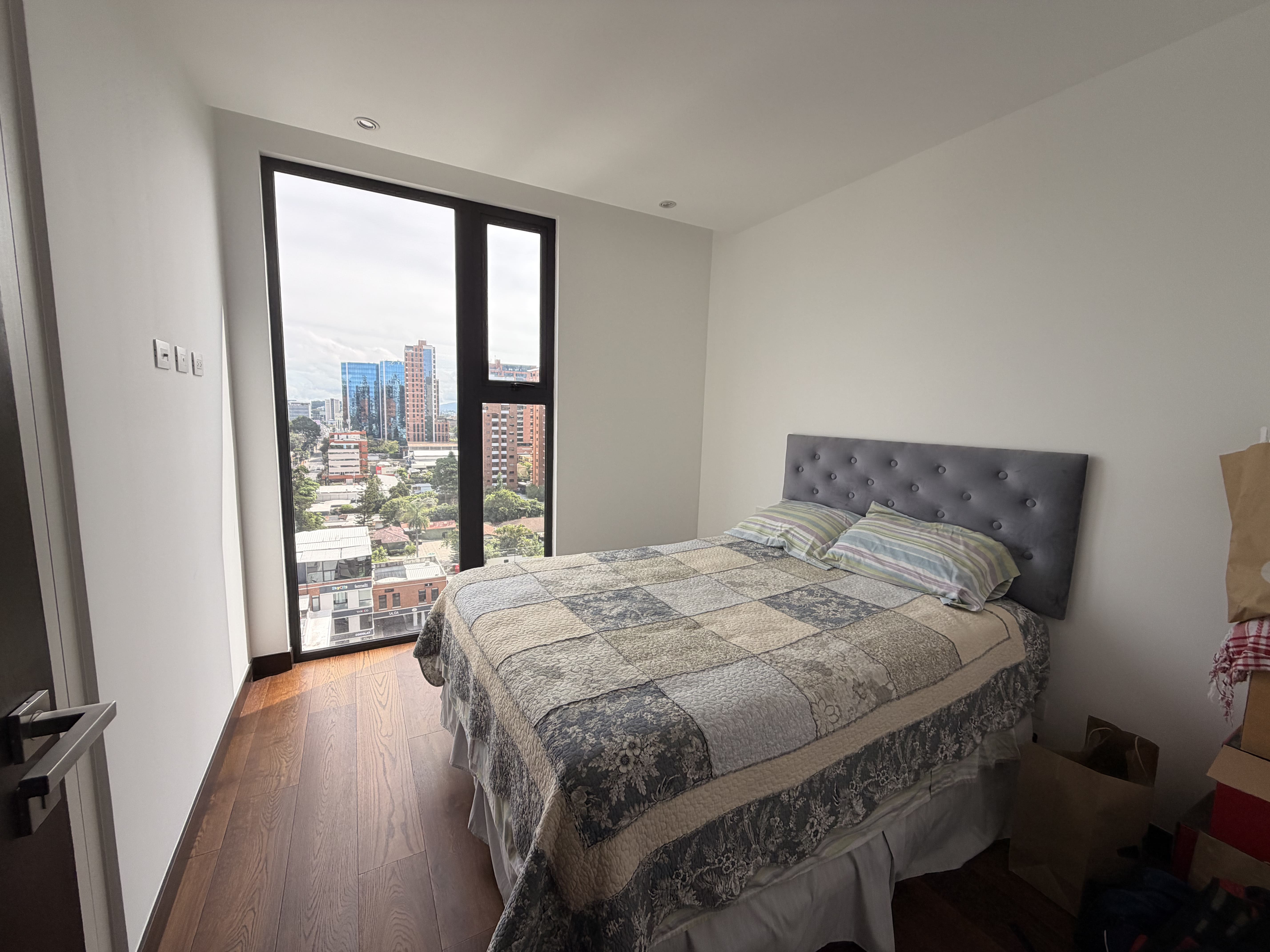 Apartamento en Alquiler Edificio Vasanta, zona 10 N12 - Miniatura 9