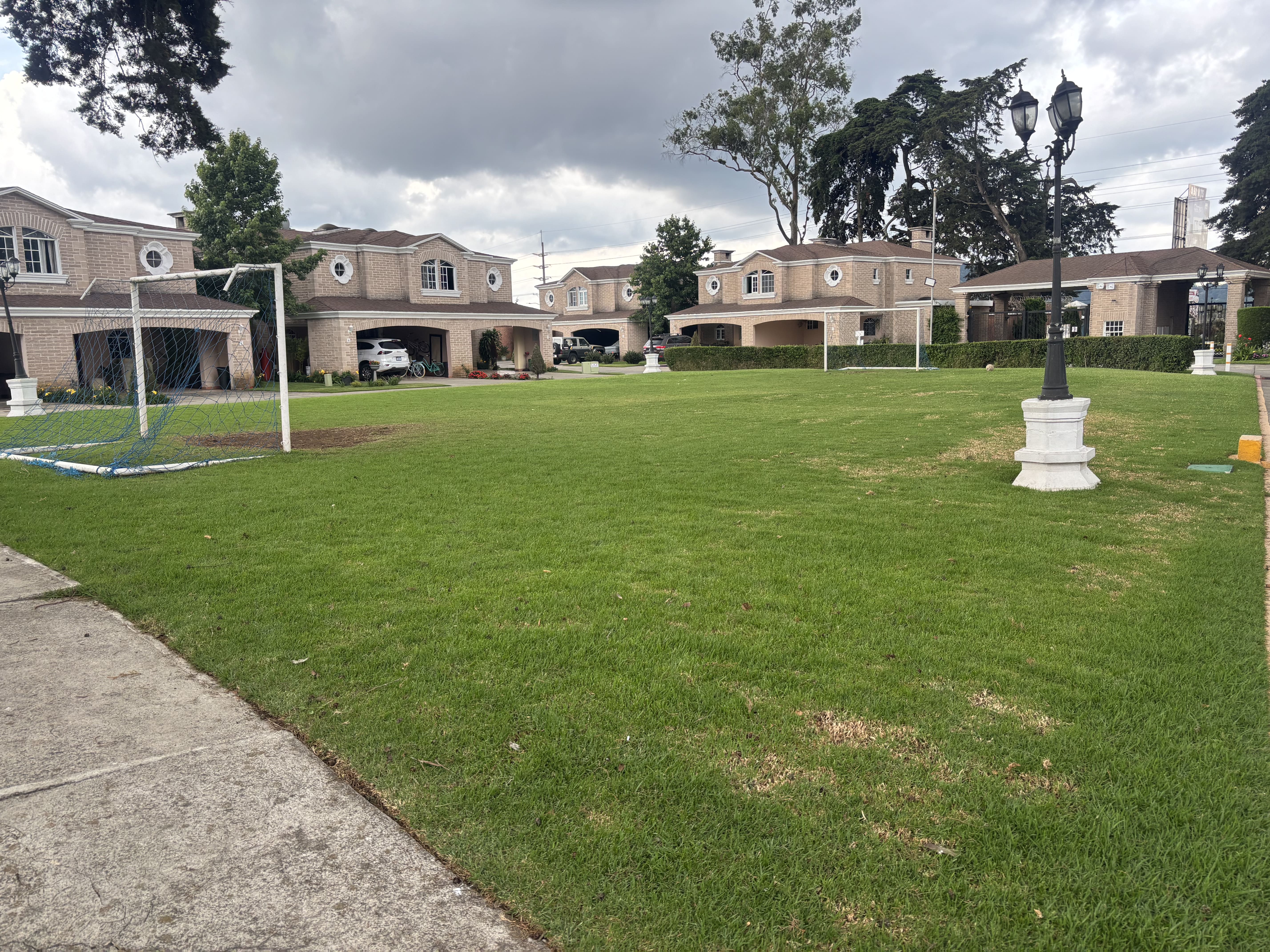 Casa en Alquiler Condominio Santa Anita 2 CAES Km 18.6 San Jose Pinula