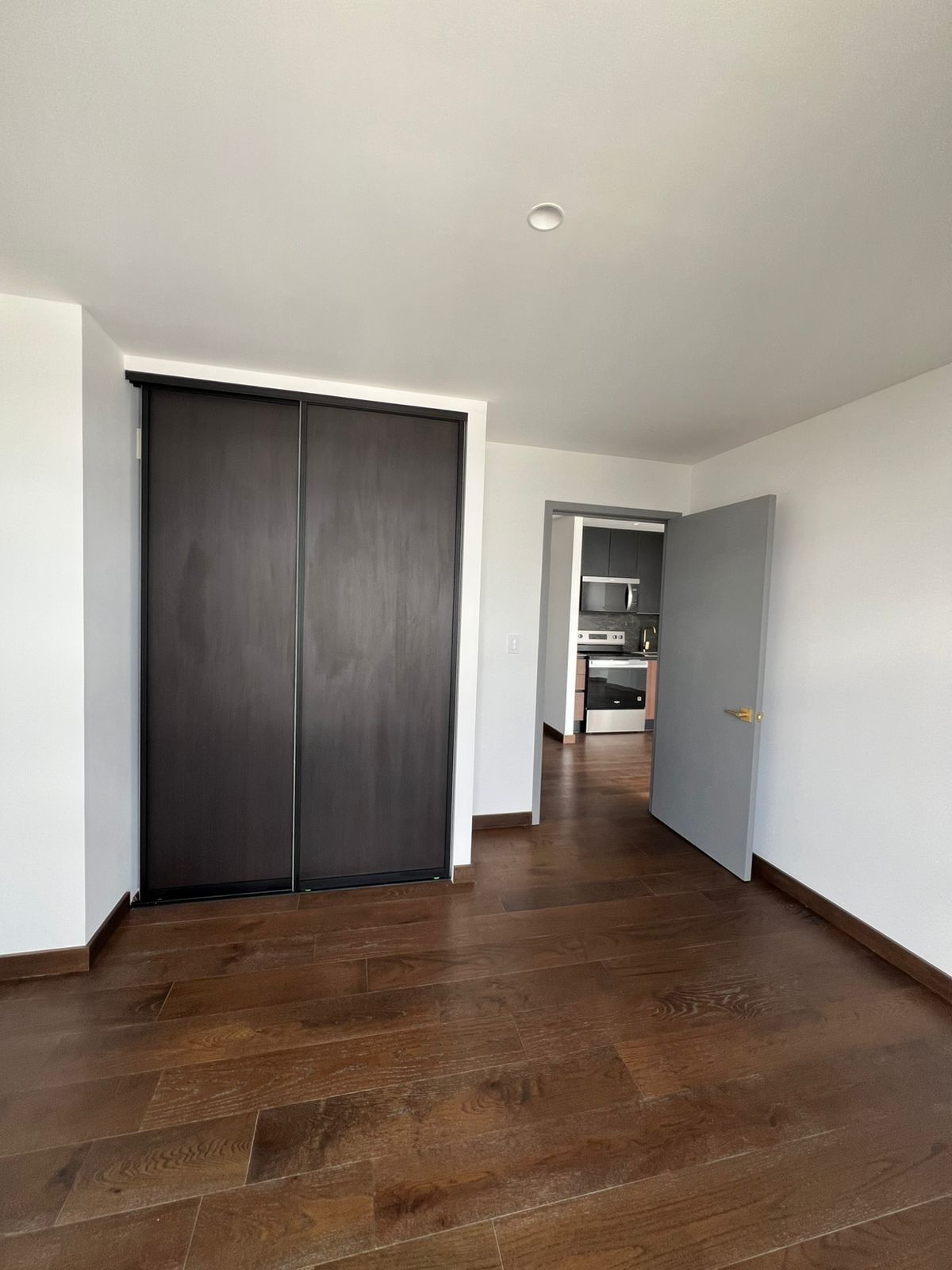 Apartamento en Alquiler Edificio Atarah, zona 10 - Image 3