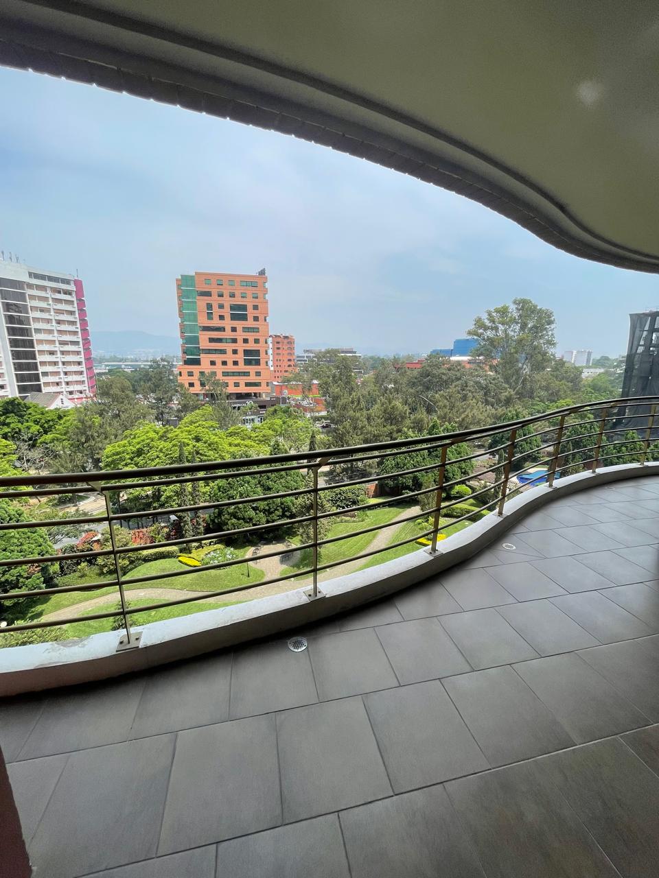 Apartamento en Alquiler Edificio Tadeus, zona 14 N6 - Image 3