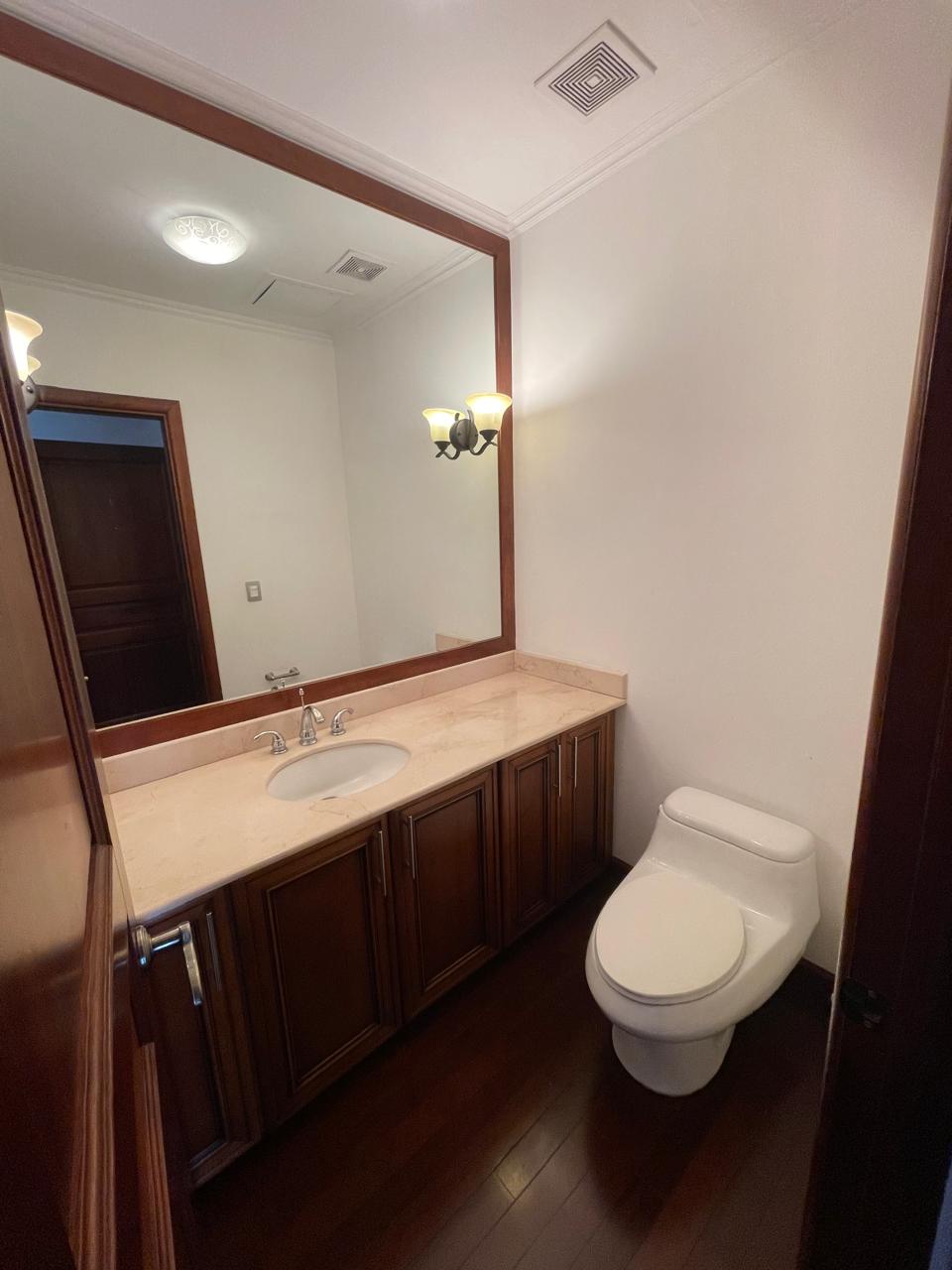 Apartamento en Alquiler Edificio Tadeus, zona 14 N6 - Miniatura 9