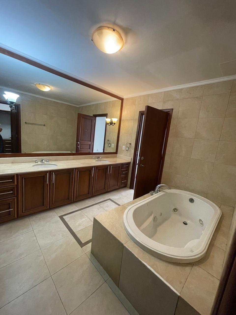 Apartamento en Alquiler Edificio Tadeus, zona 14 N6 - Miniatura 11
