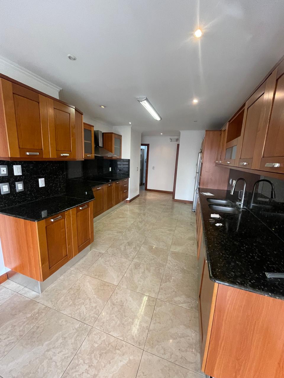 Apartamento en Alquiler Edificio Tadeus, zona 14 N6 - Image 5