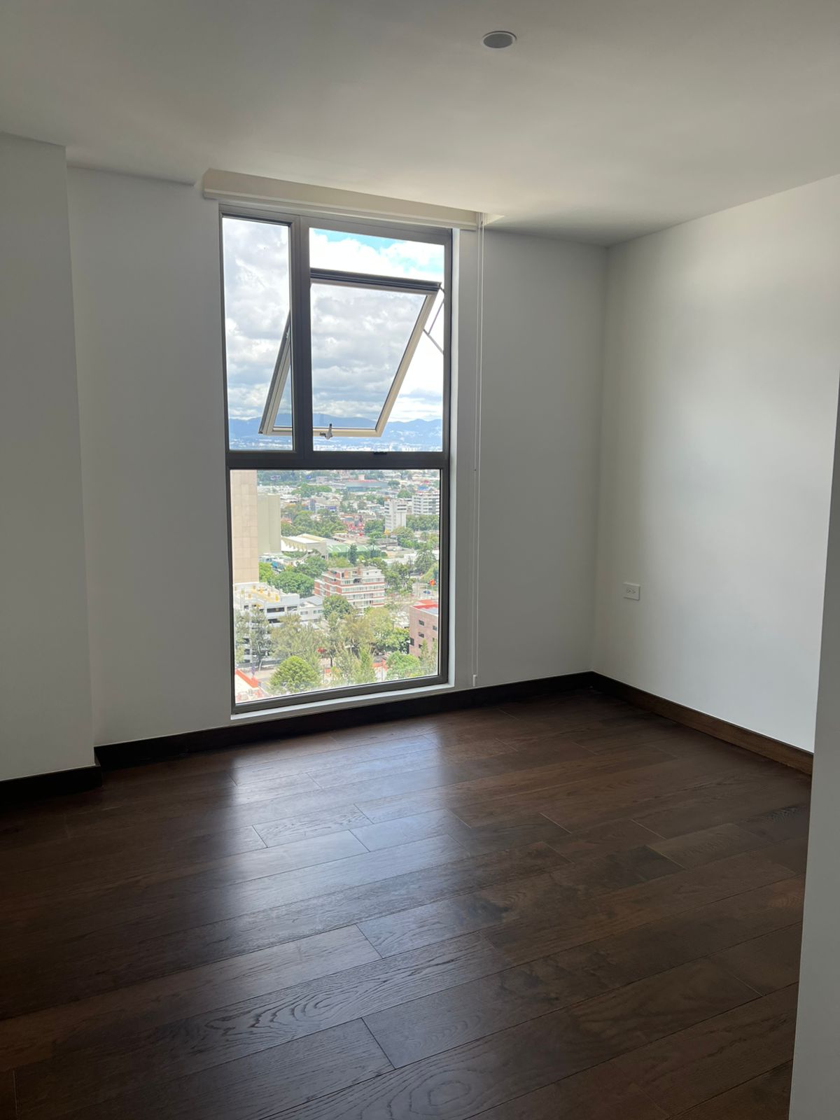 Apartamento en Alquiler Edificio Atarah, zona 10 - Miniatura 6