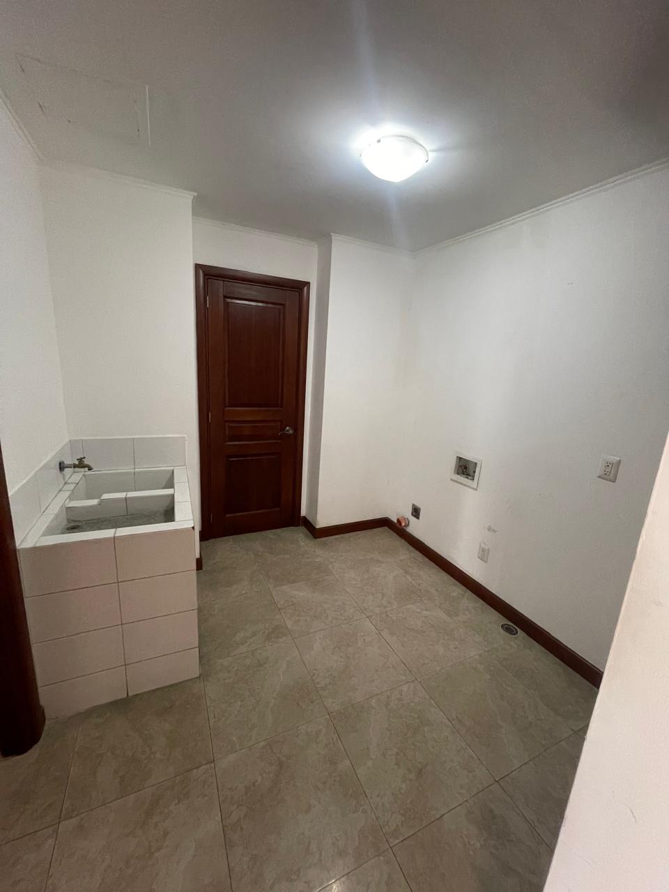 Apartamento en Alquiler Edificio Tadeus, zona 14 N6 - Miniatura 18