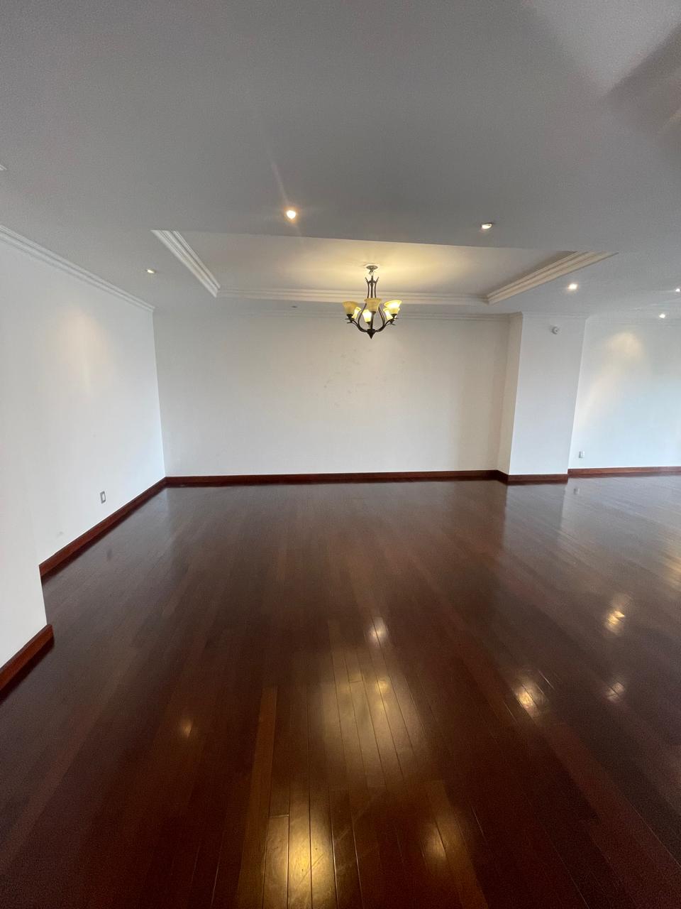 Apartamento en Alquiler Edificio Tadeus, zona 14 N6 - Image 2