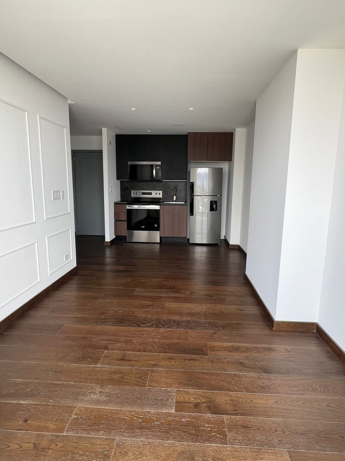 Apartamento en Alquiler Edificio Atarah, zona 10 - Image 2