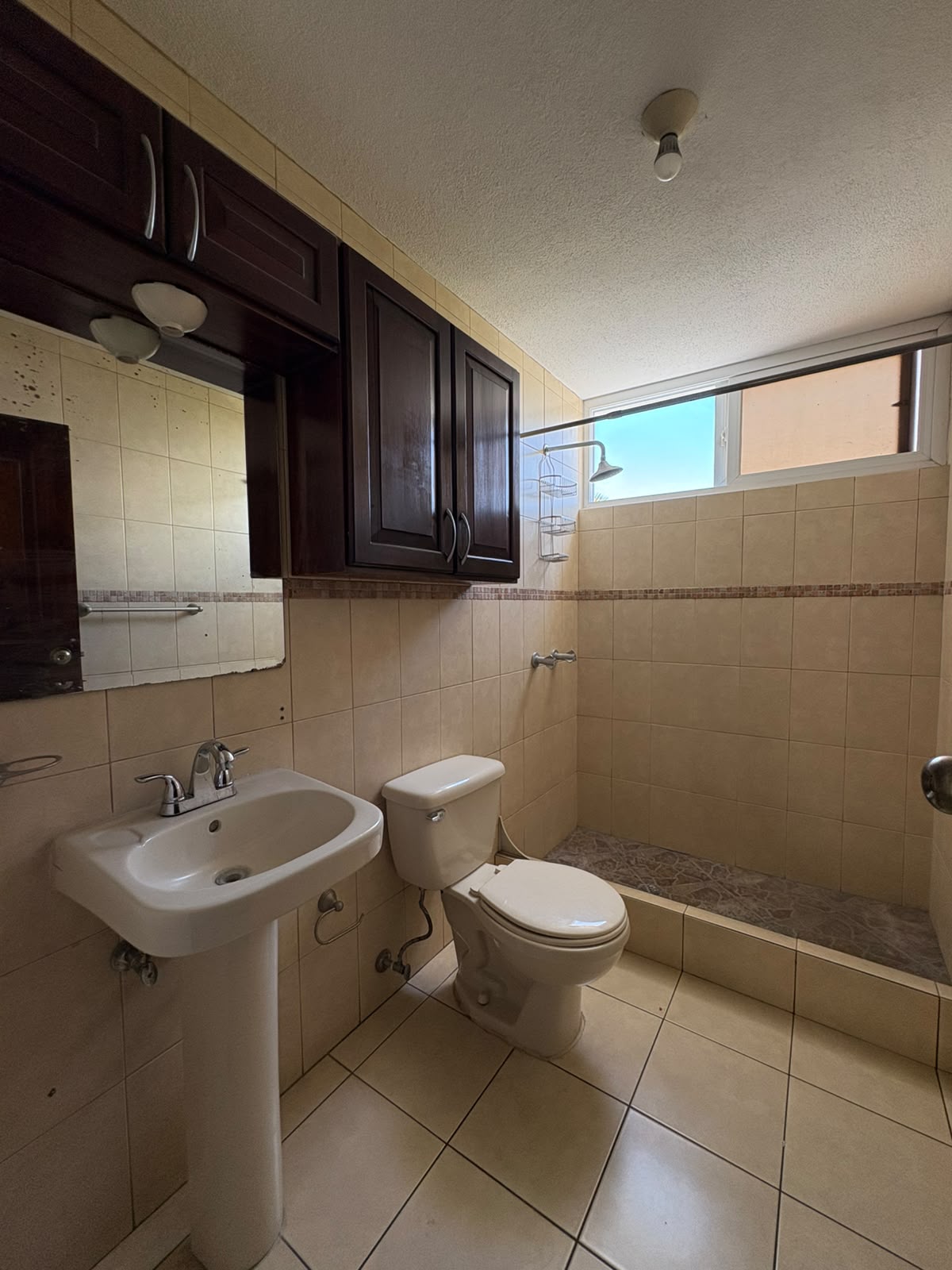 Casa en Alquiler Jardines de San Isidro, zona 16 - Miniatura 12