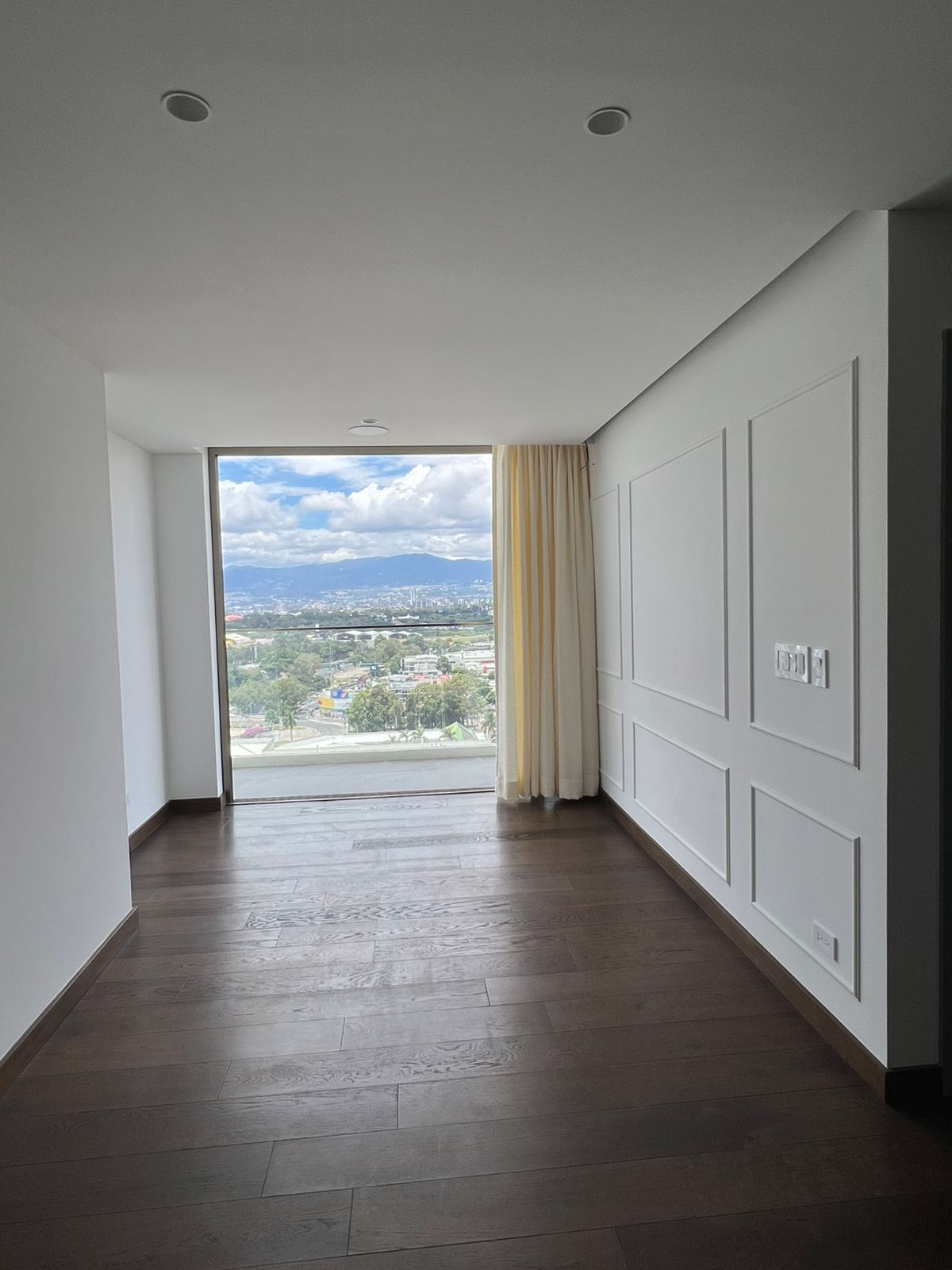 Apartamento en Alquiler Edificio Atarah, zona 10 - Miniatura 7