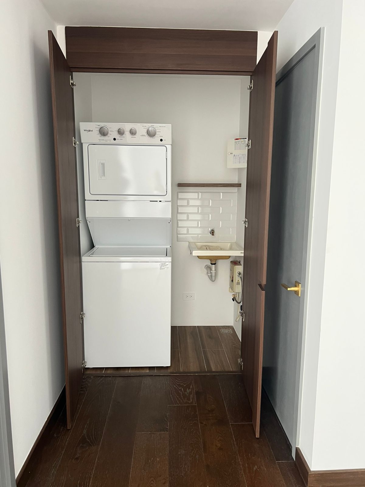 Apartamento en Alquiler Edificio Atarah, zona 10 - Miniatura 8
