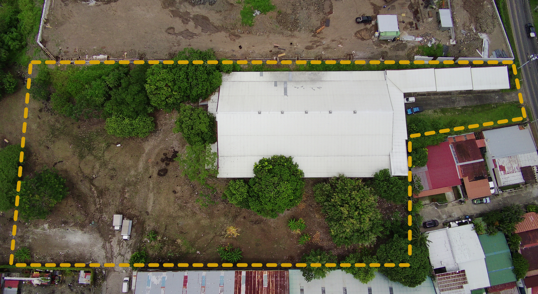 Venta de Galera en 1 HECTAREA de terreno – Zonificación MP-RM2