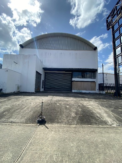 Alquiler y Venta de Galera en Costa del Este- Zonificación C2, RM3 3