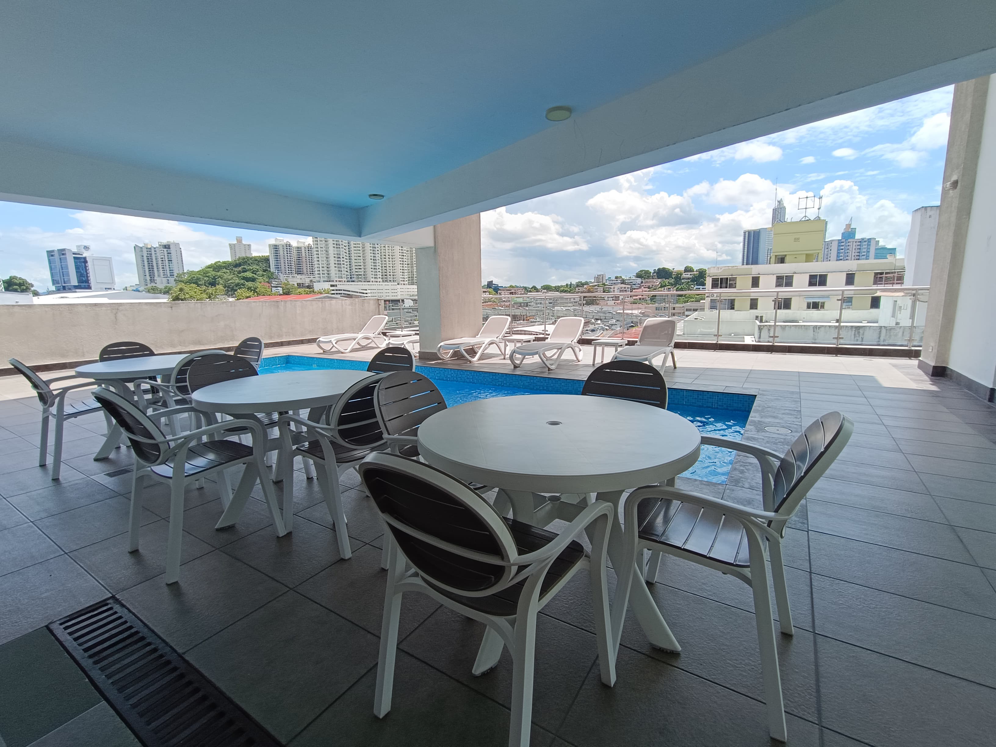 APARTAMENTO EN ALQUILER – PH Parques del Carmen