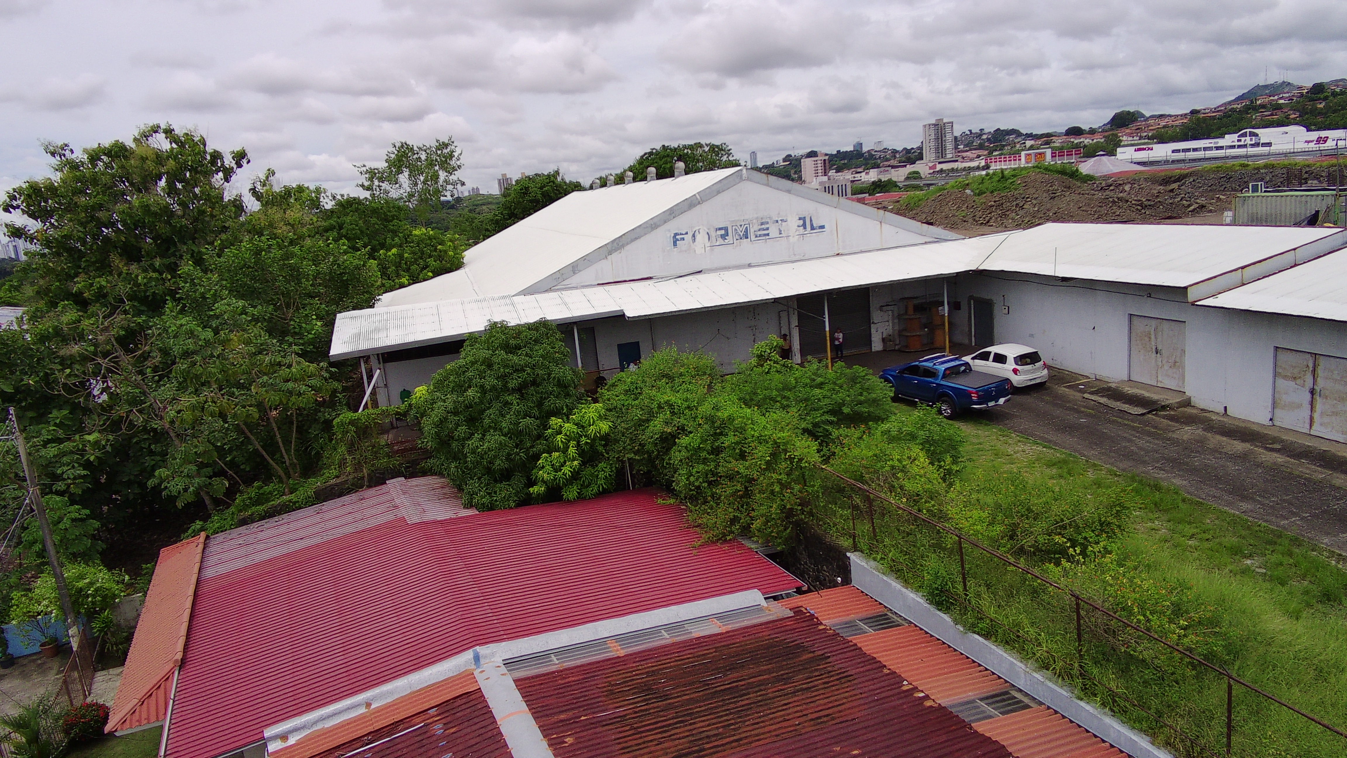 Venta de Galera en 1 HECTAREA de terreno – Zonificación MP-RM2 4