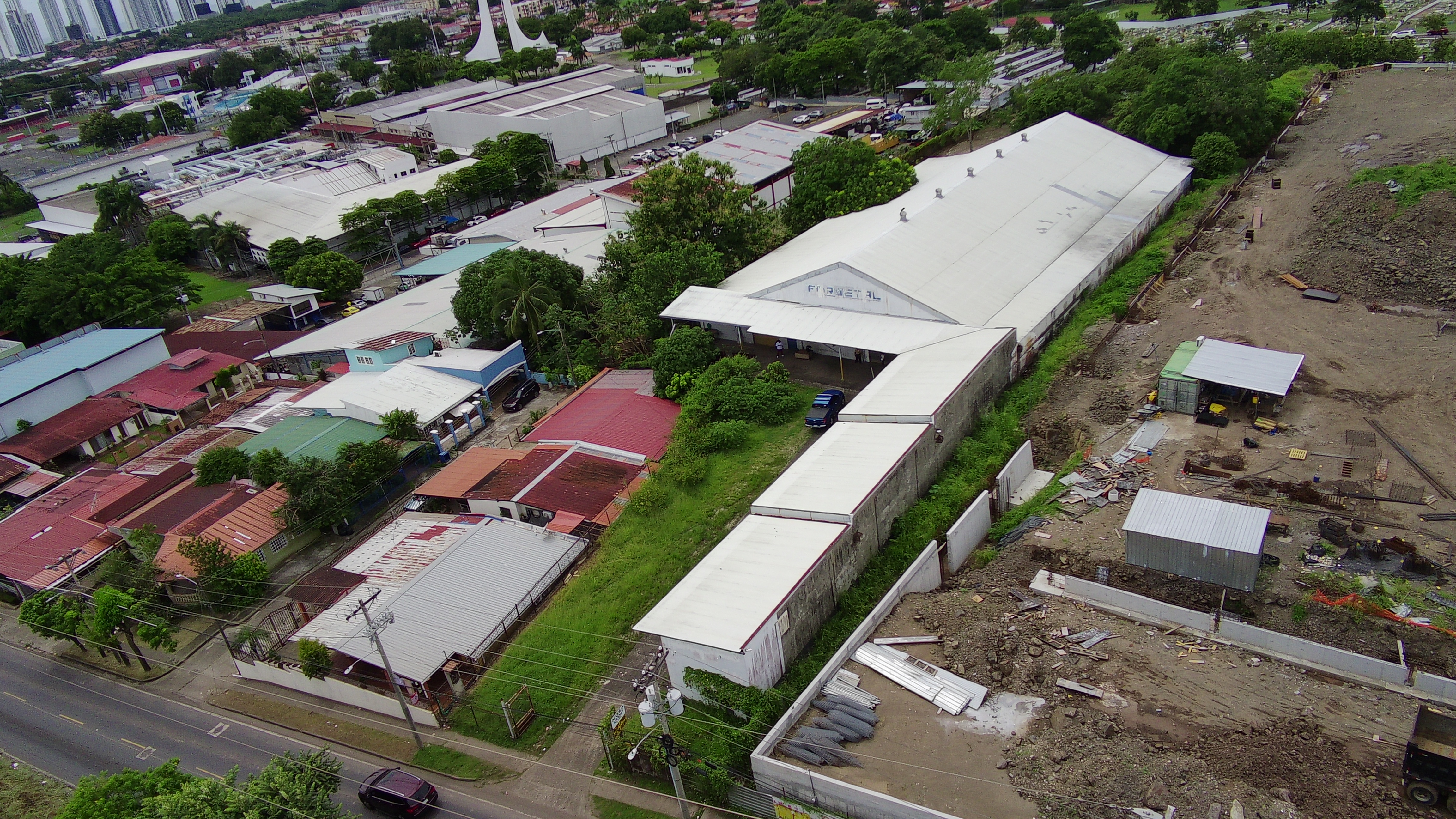 Venta de Galera en 1 HECTAREA de terreno – Zonificación MP-RM2 2