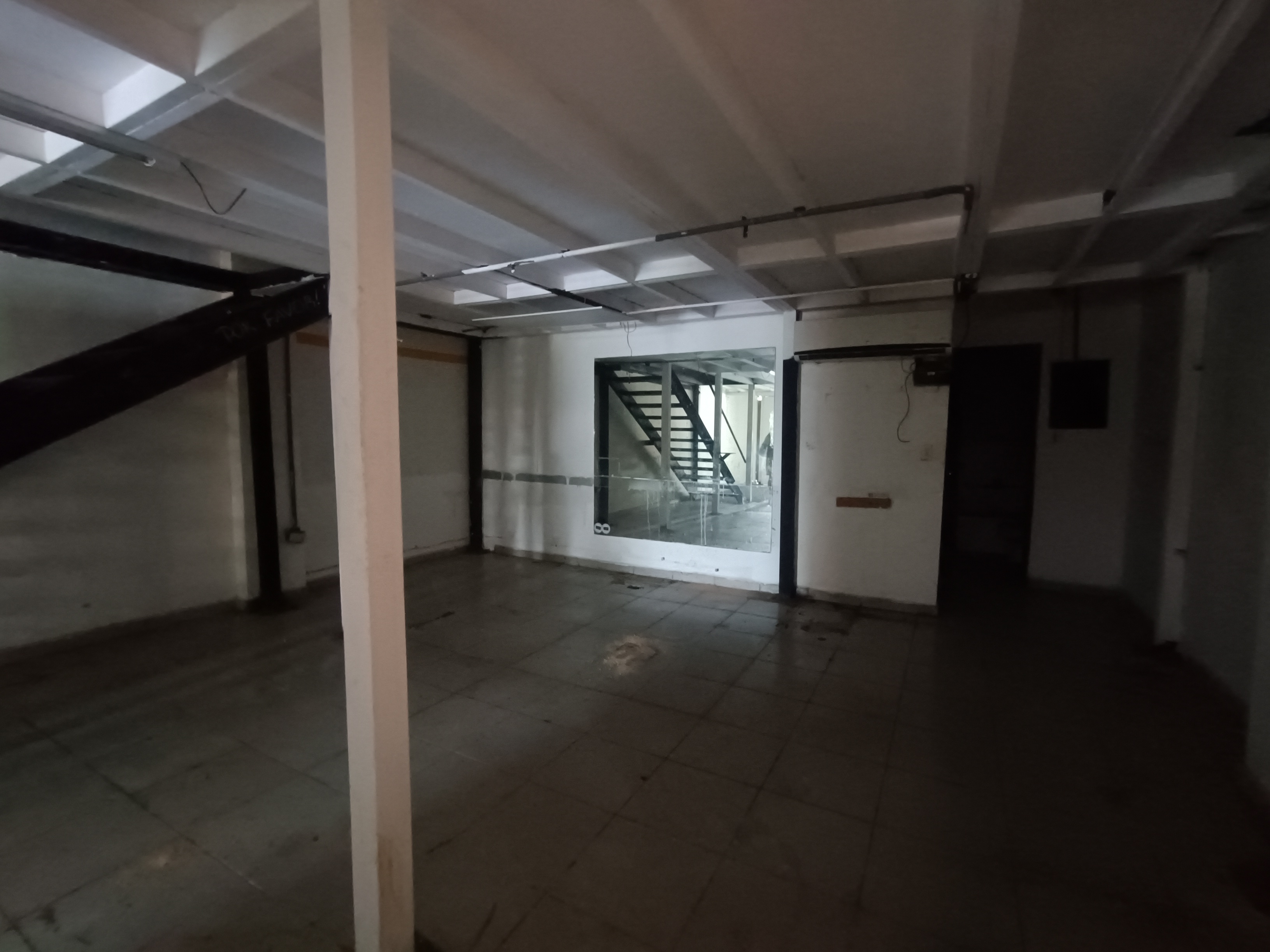 Se Vende o se Alquila Local en Plaza Mirage, El Dorado 3