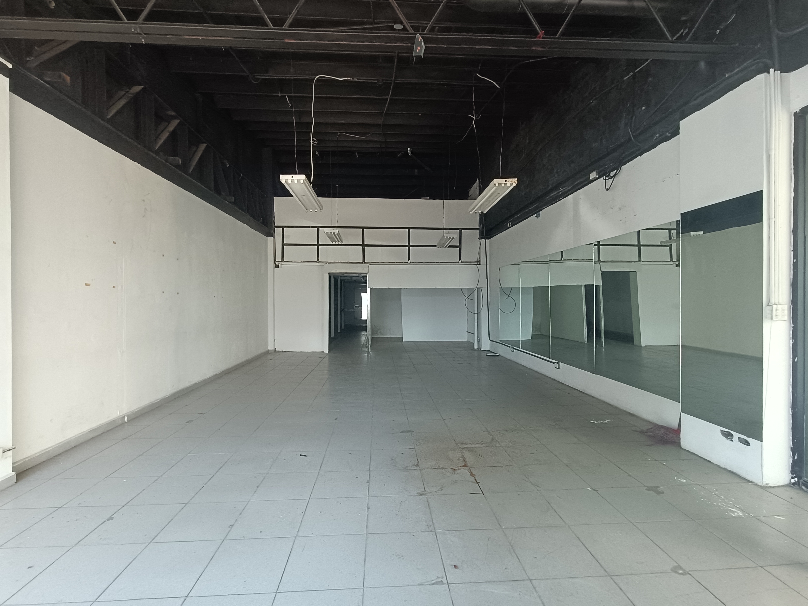 Se Vende o se Alquila Local en Plaza Mirage, El Dorado 4