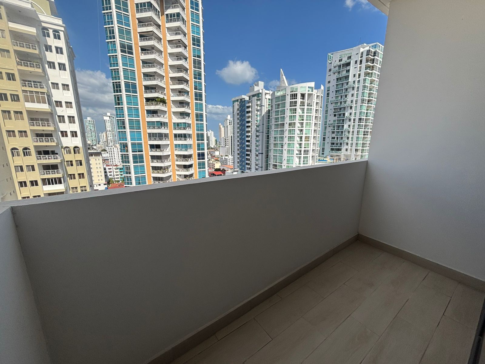APARTAMENTO EN ALQUILER – PH Sky 66 4