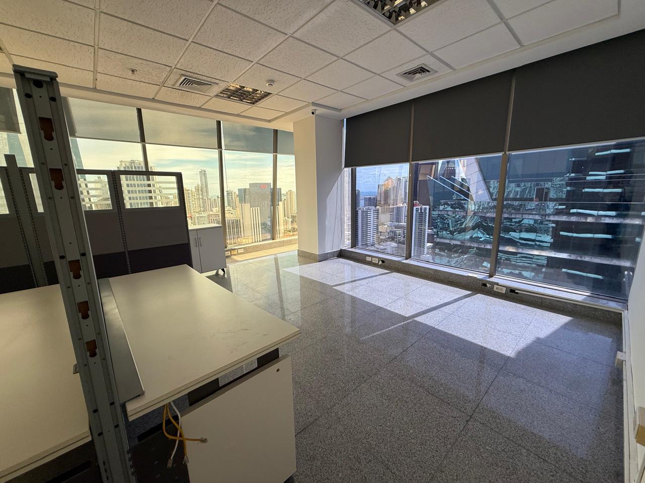 OFICINA EN ALQUILER – PH Twist Tower 3