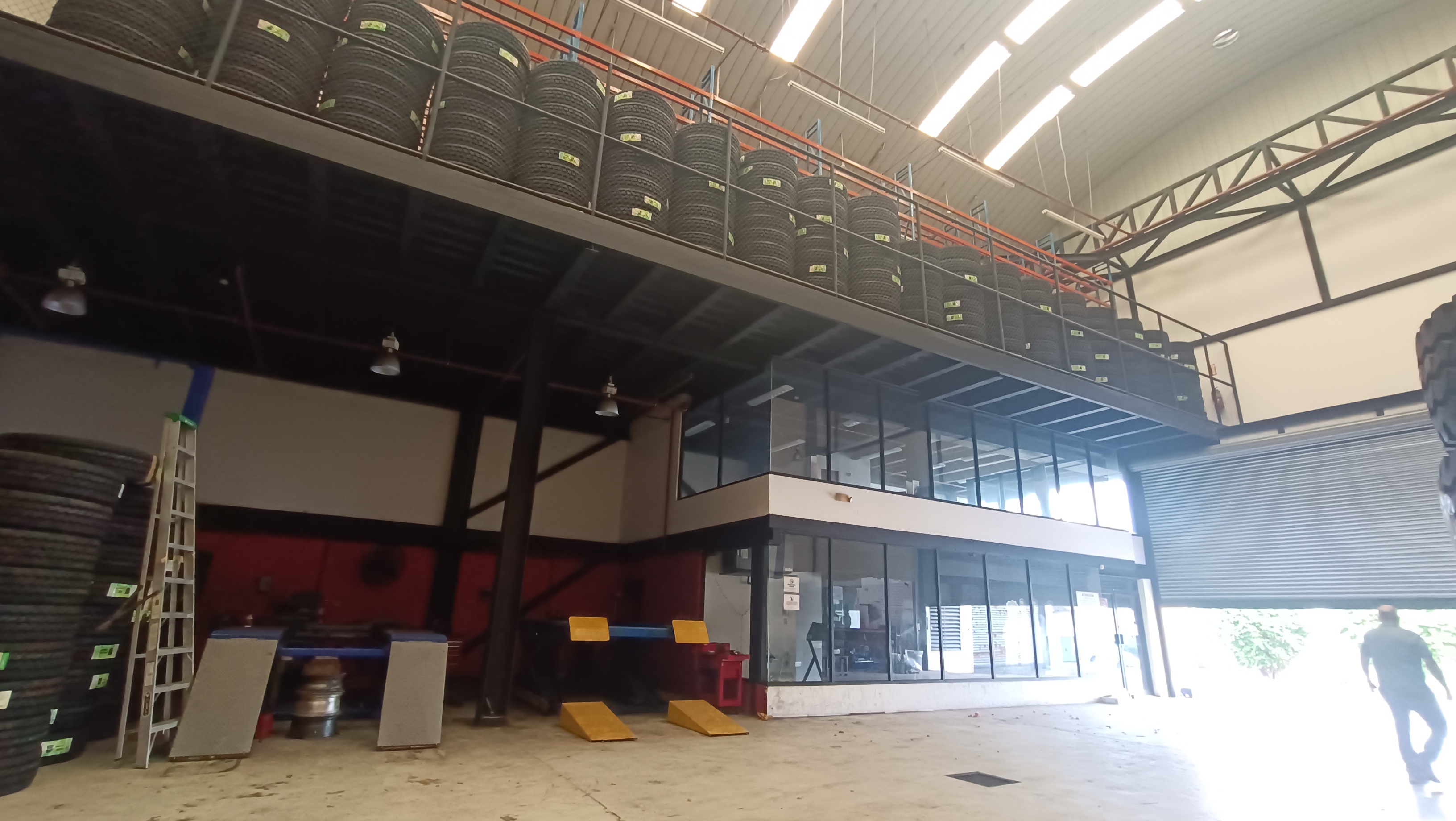 Alquiler y Venta de Galera en Costa del Este- Zonificación C2, RM3 5