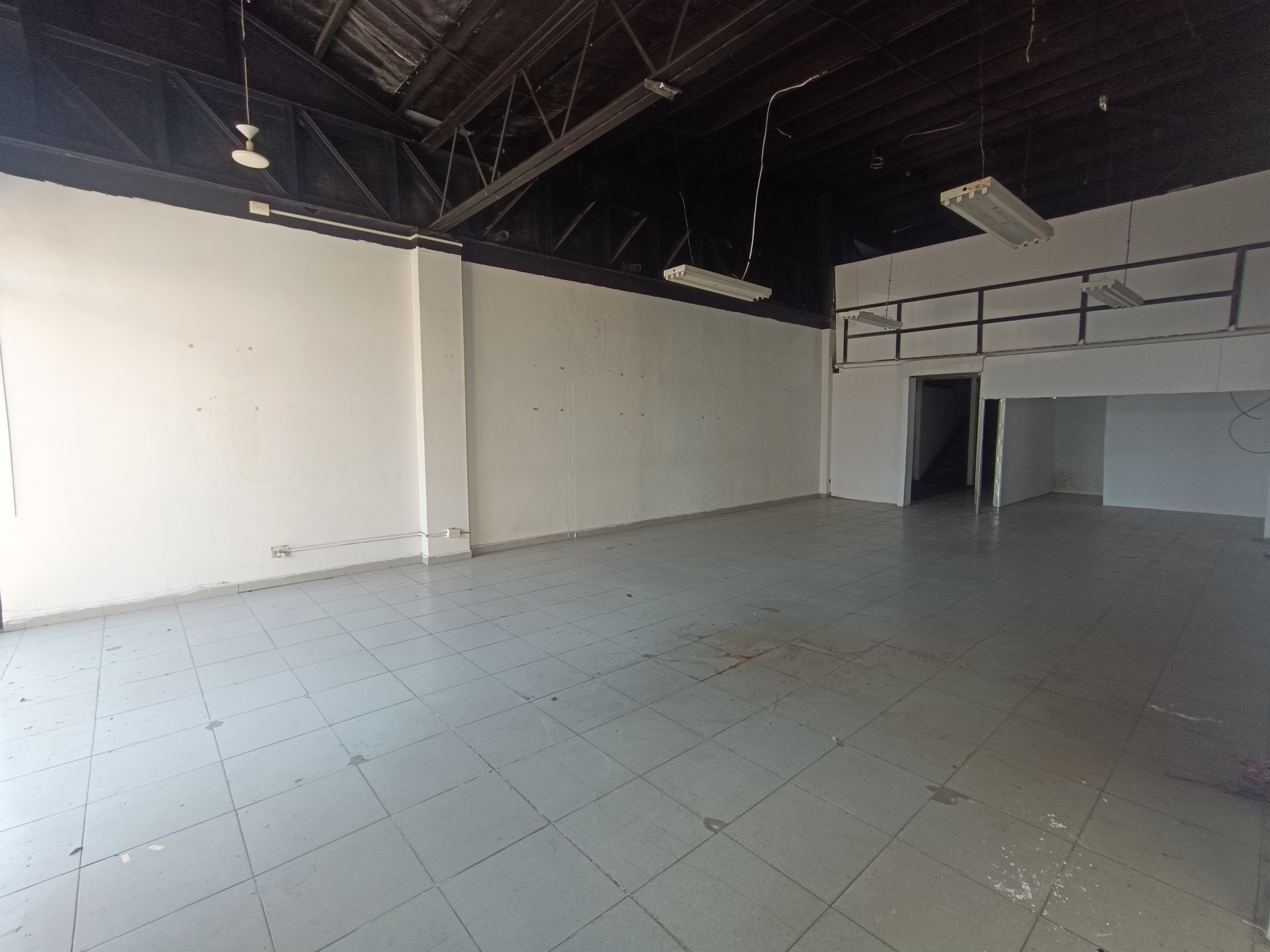 Se Vende o se Alquila Local en Plaza Mirage, El Dorado 5