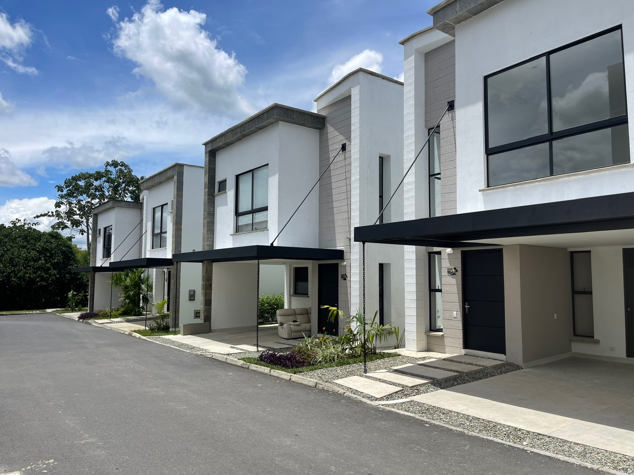 Casa en venta - Lagos de Iraka