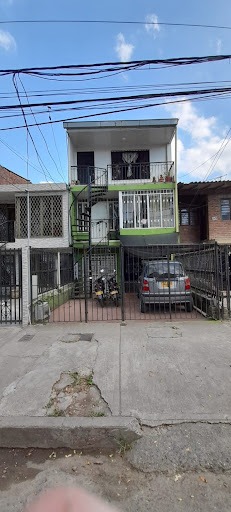 SE VENDE CASA EXT, 3 PISOS INDEP, EL POBLADO 1 BENEFICIO RENTA SRM