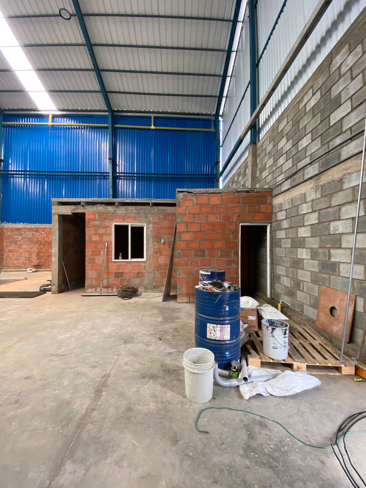 SE VENDE BODEGA DE 750MTS EN CAUCASECO