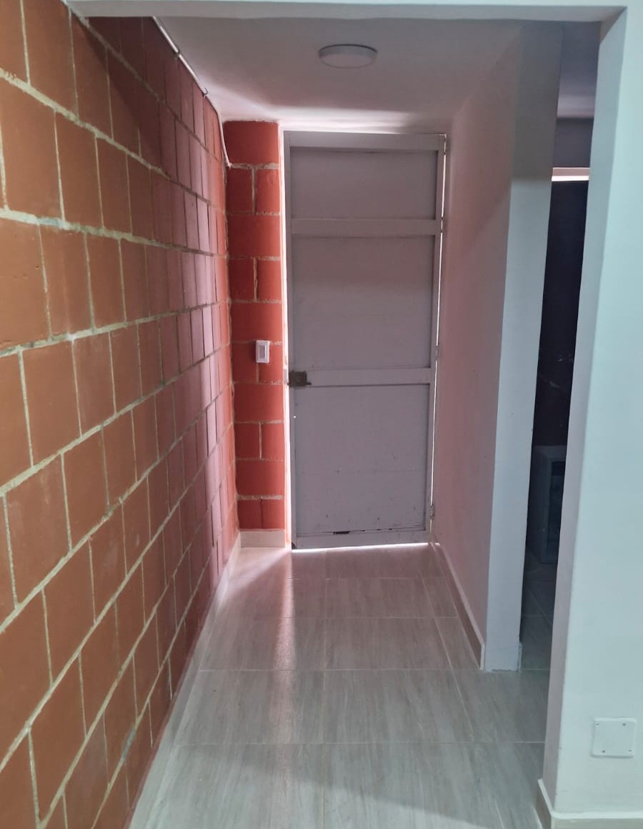 VENTA CASA 2 PISOS B. MANZANARES CIUDAD DEL VALLE - CANDELARIA CH