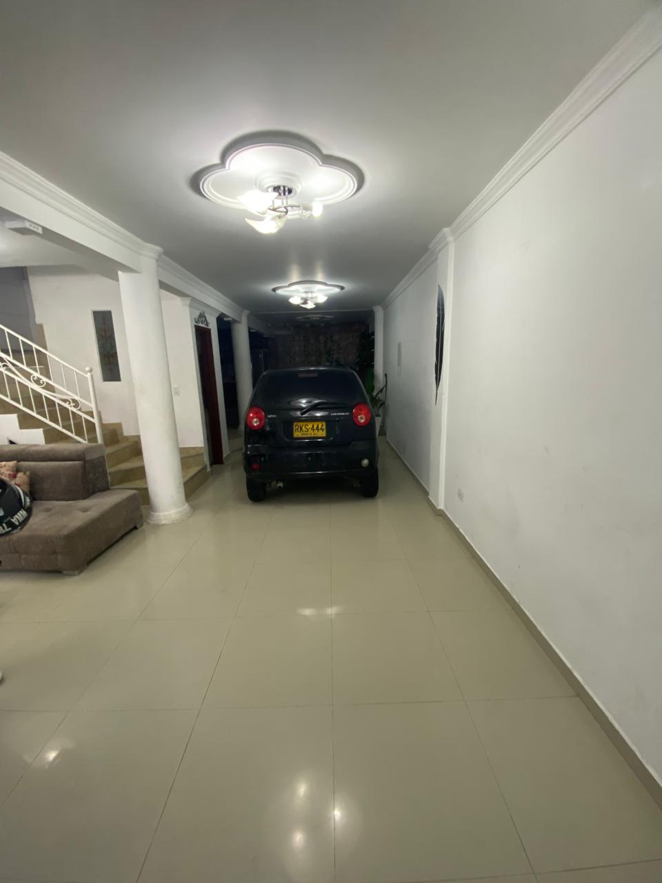 VENTA DE CASA UNIFAMILIAR EN CIUDAD 2000