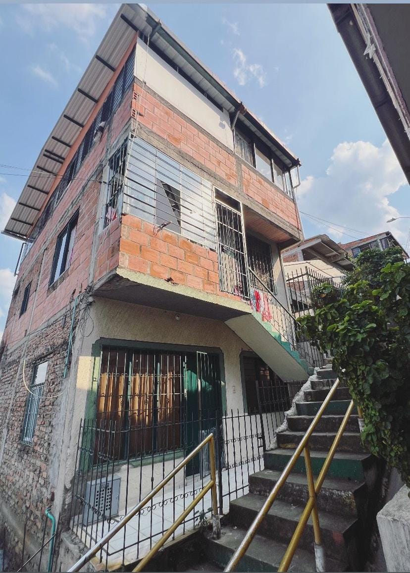 CASA EN VENTA ALTO JORDAN