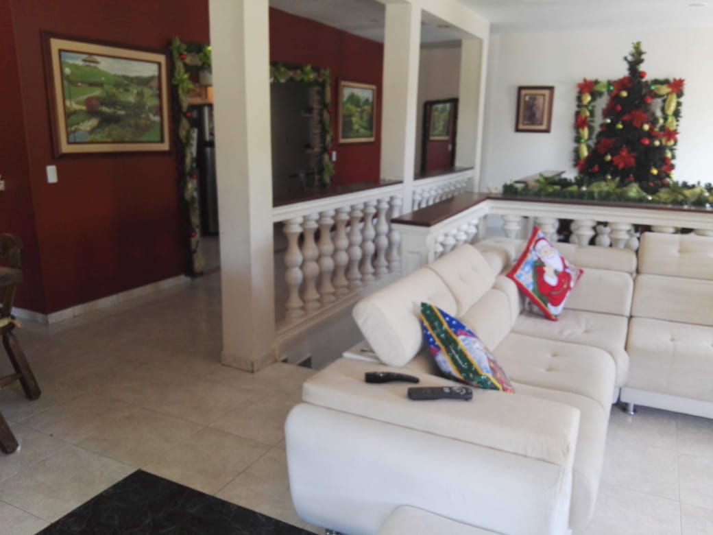 VENTA CASA COMERCIAL FRENTE A LA CARRETERA CENTRAL EL CERRITO CH
