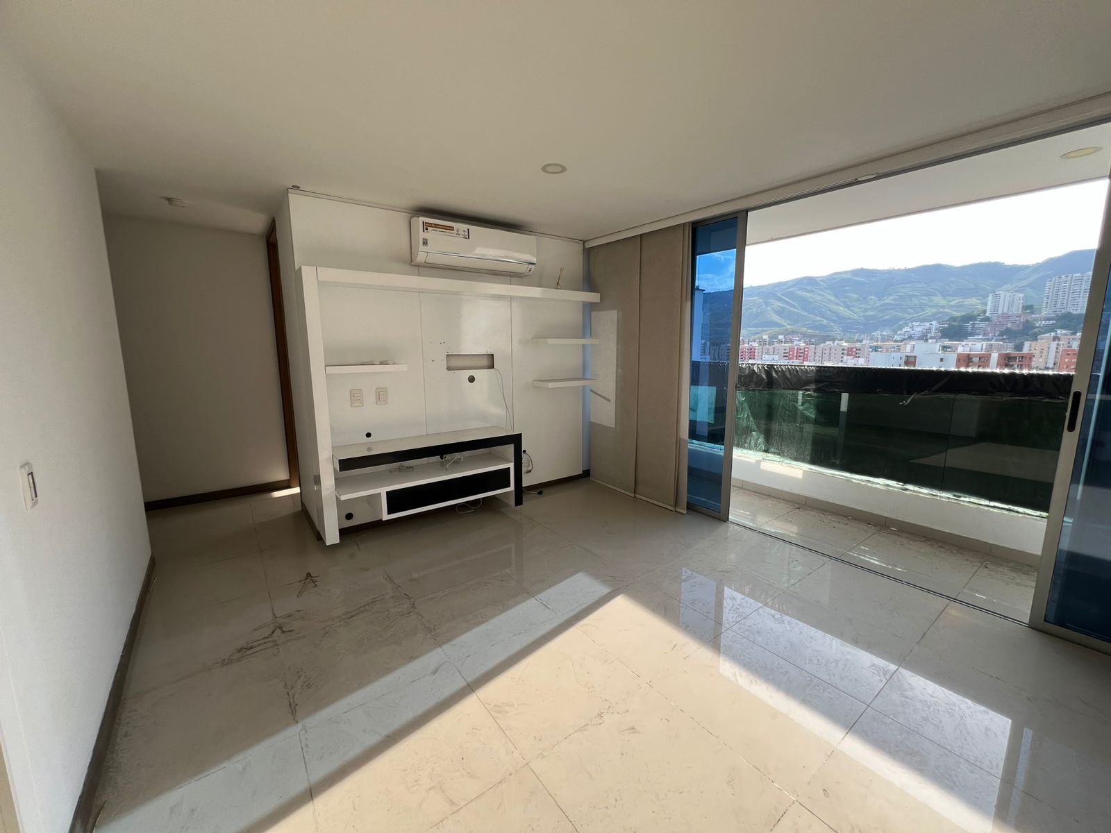 VENTA DE APARTAMENTO KERETARO DEL VIENTO, LA FLORA - CALI.
