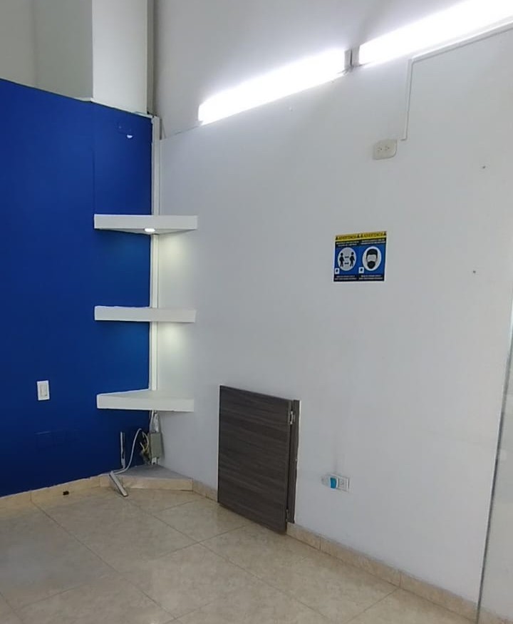 ALQUILO LOCAL 2DO PISO 95m2 C.C. PALMETTO CH