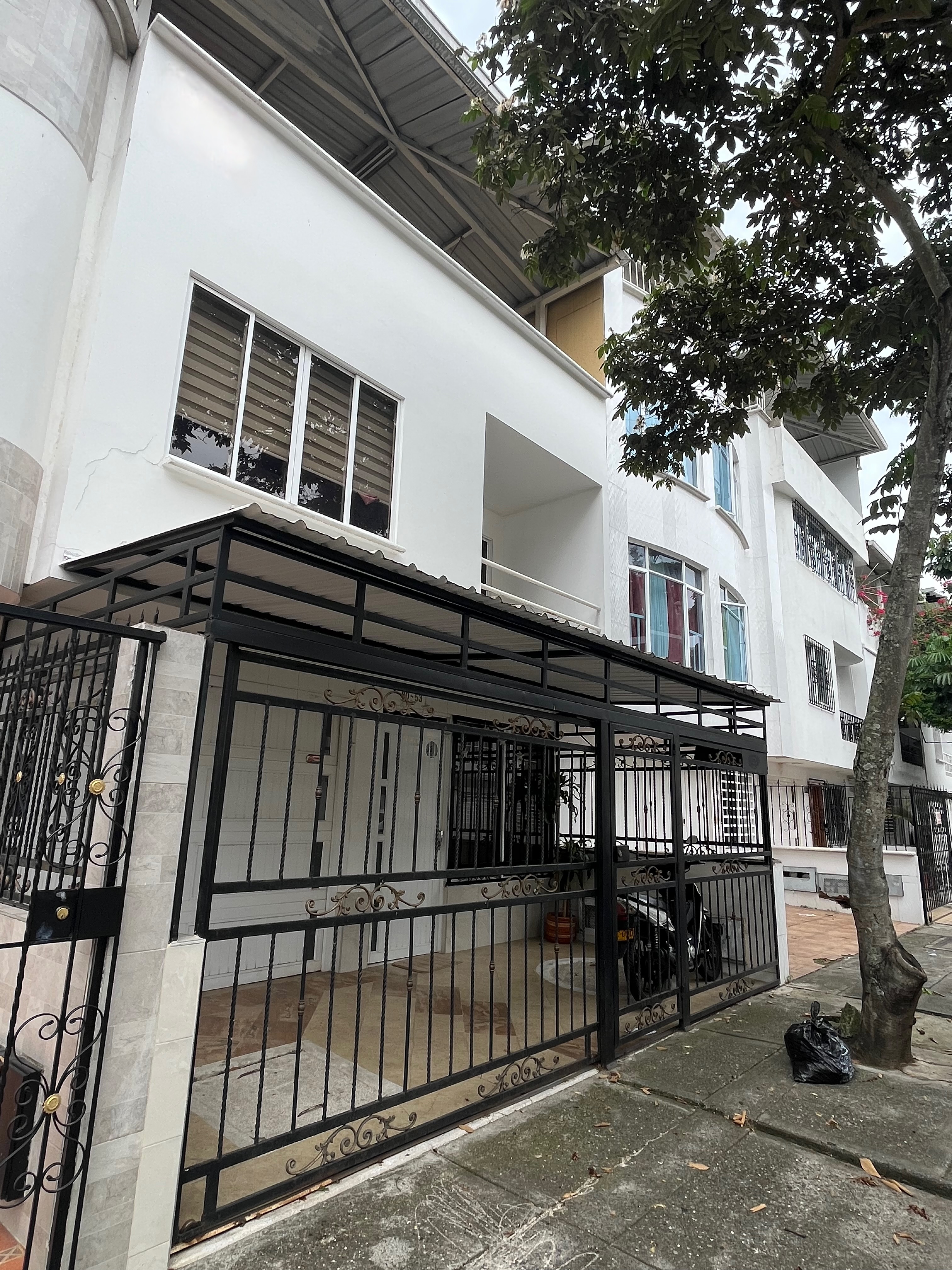 SE VENDE CASA CON 4 HABITACIONES EN EL CANEY