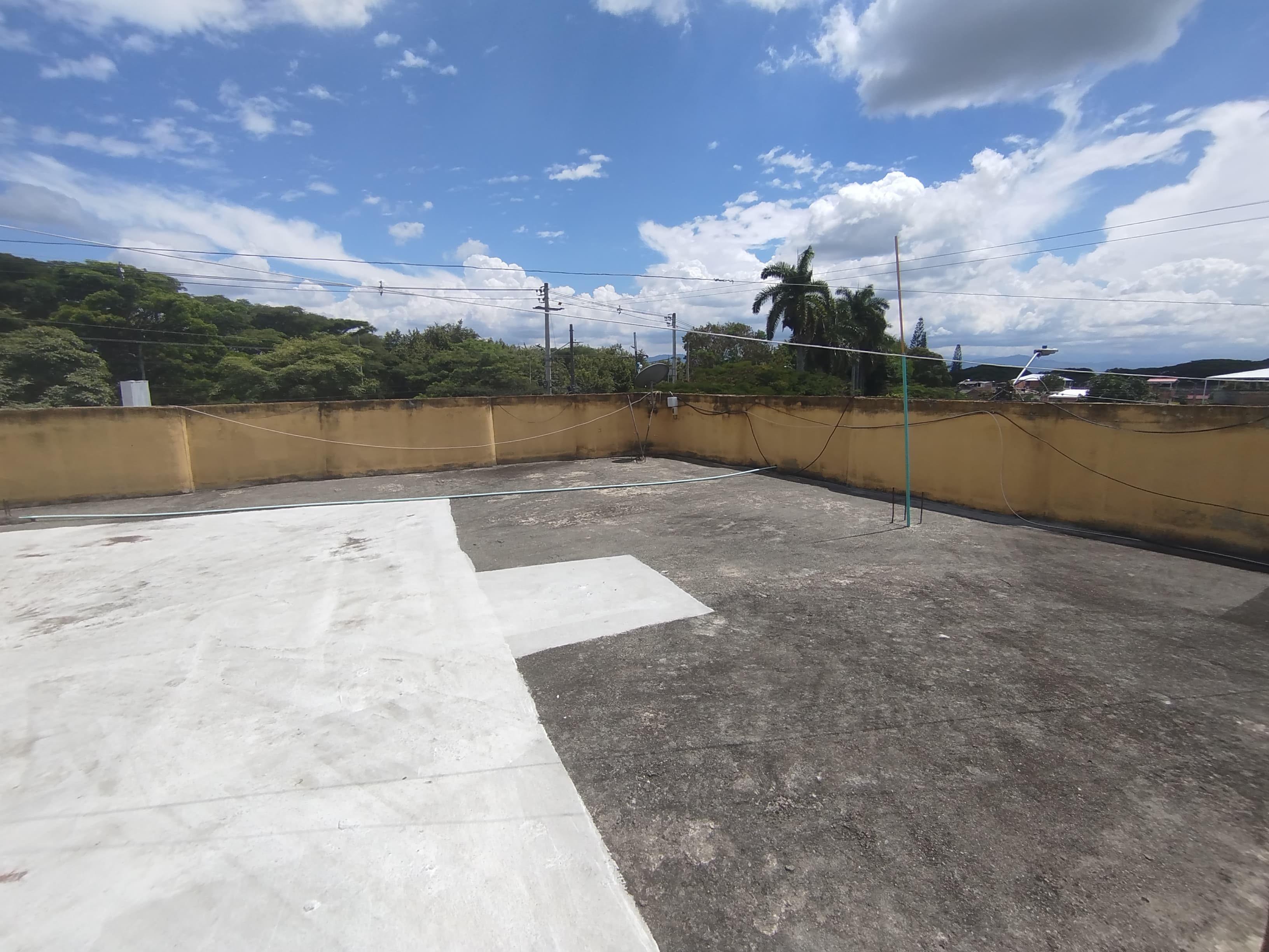 VENTA CASA COMERCIAL FRENTE A LA CARRETERA CENTRAL EL CERRITO CH