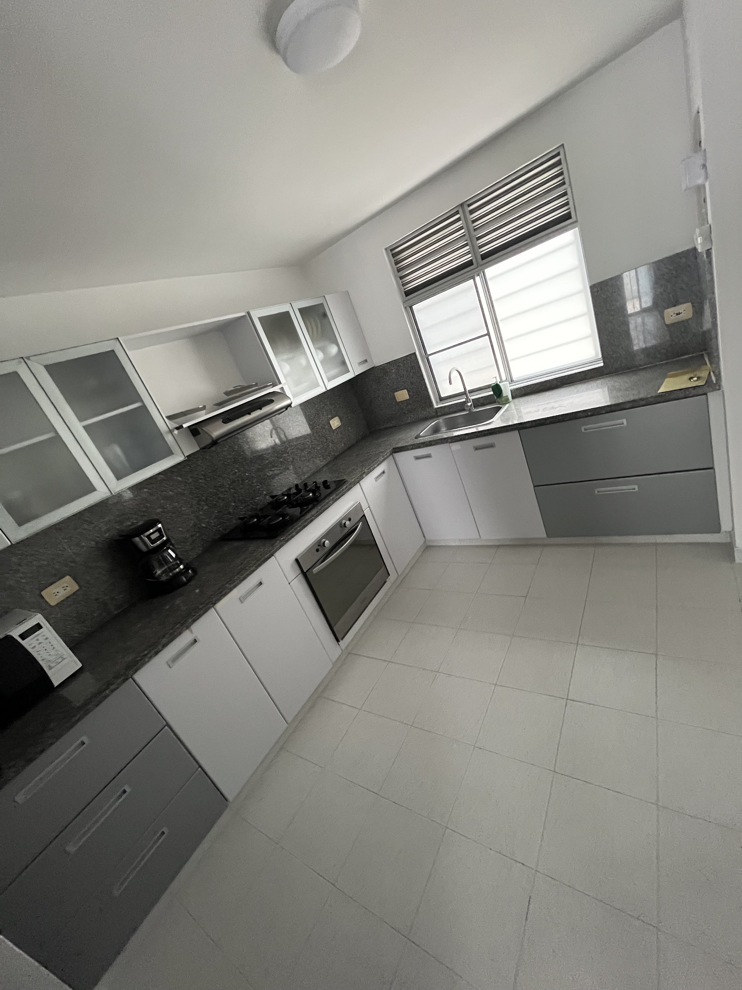 VENDO APARTAMENTO PRIMER PISO CON TERRAZA EN INGENIO